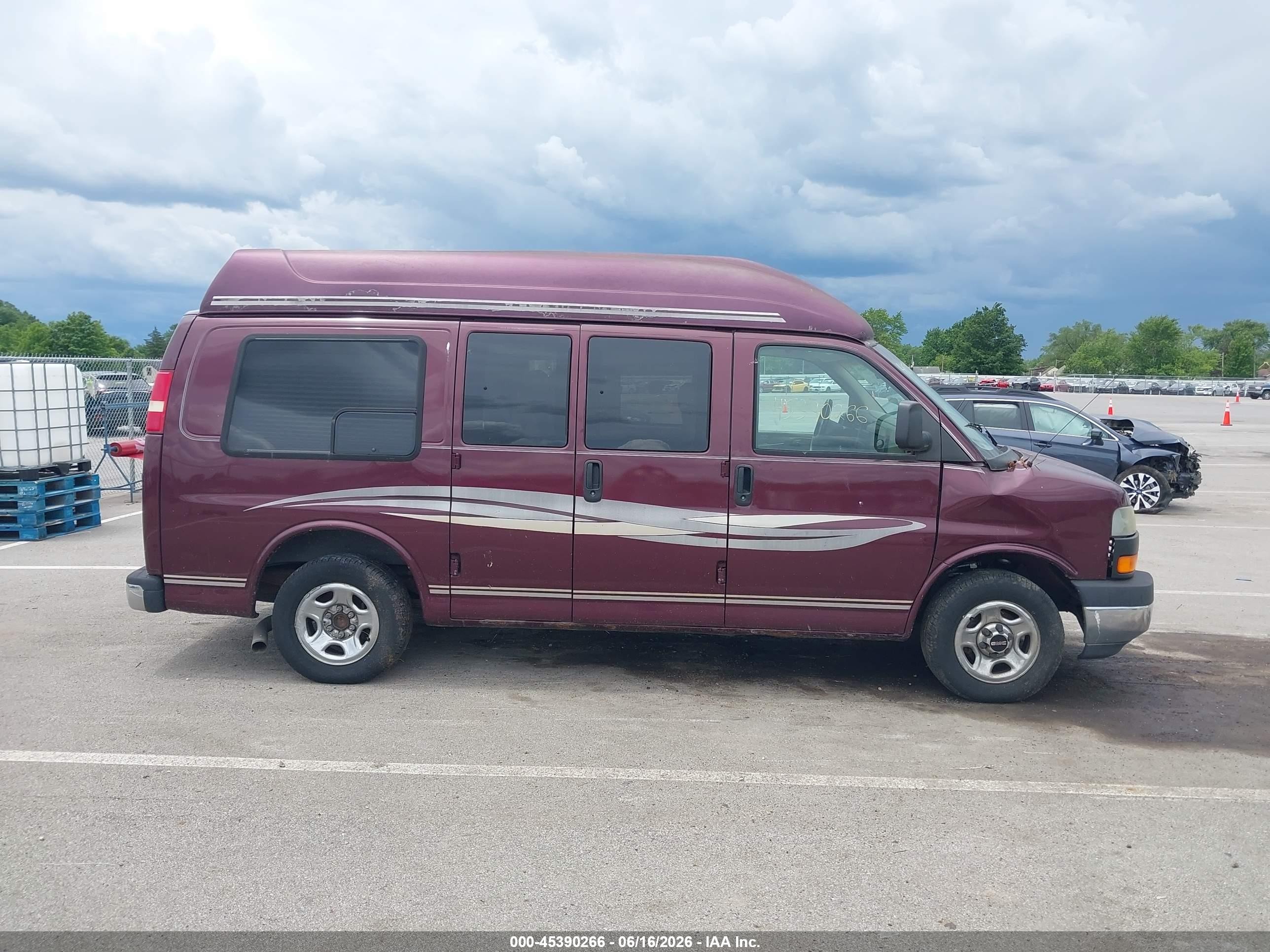 2003 Gmc Savana Cutaway Standard/standard W/c7l/c7n Purple vin: 1GDFG15T131179822