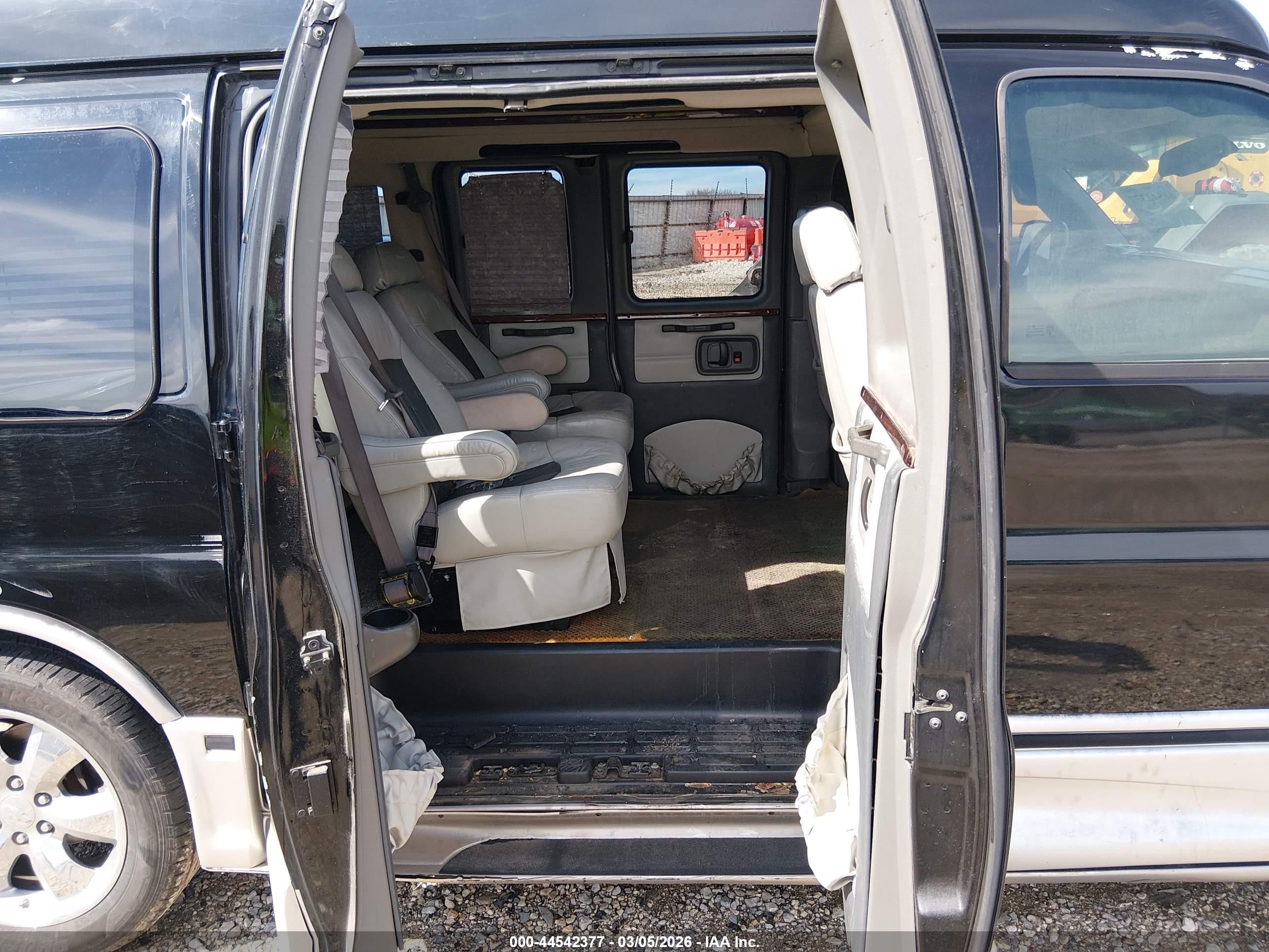 2003 Gmc Savana Cutaway Standard/standard W/c7l/c7n Black vin: 1GDFG15T431230696