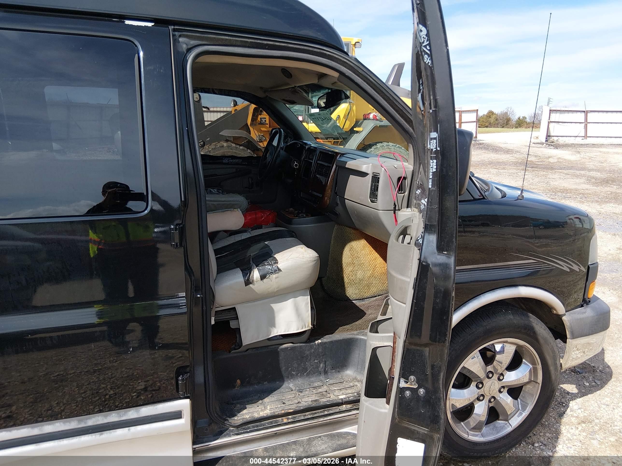 2003 Gmc Savana Cutaway Standard/standard W/c7l/c7n Black vin: 1GDFG15T431230696