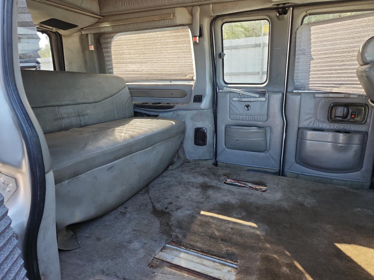 2003 Gmc Savana Rv G1500 White vin: 1GDFG15T531169505
