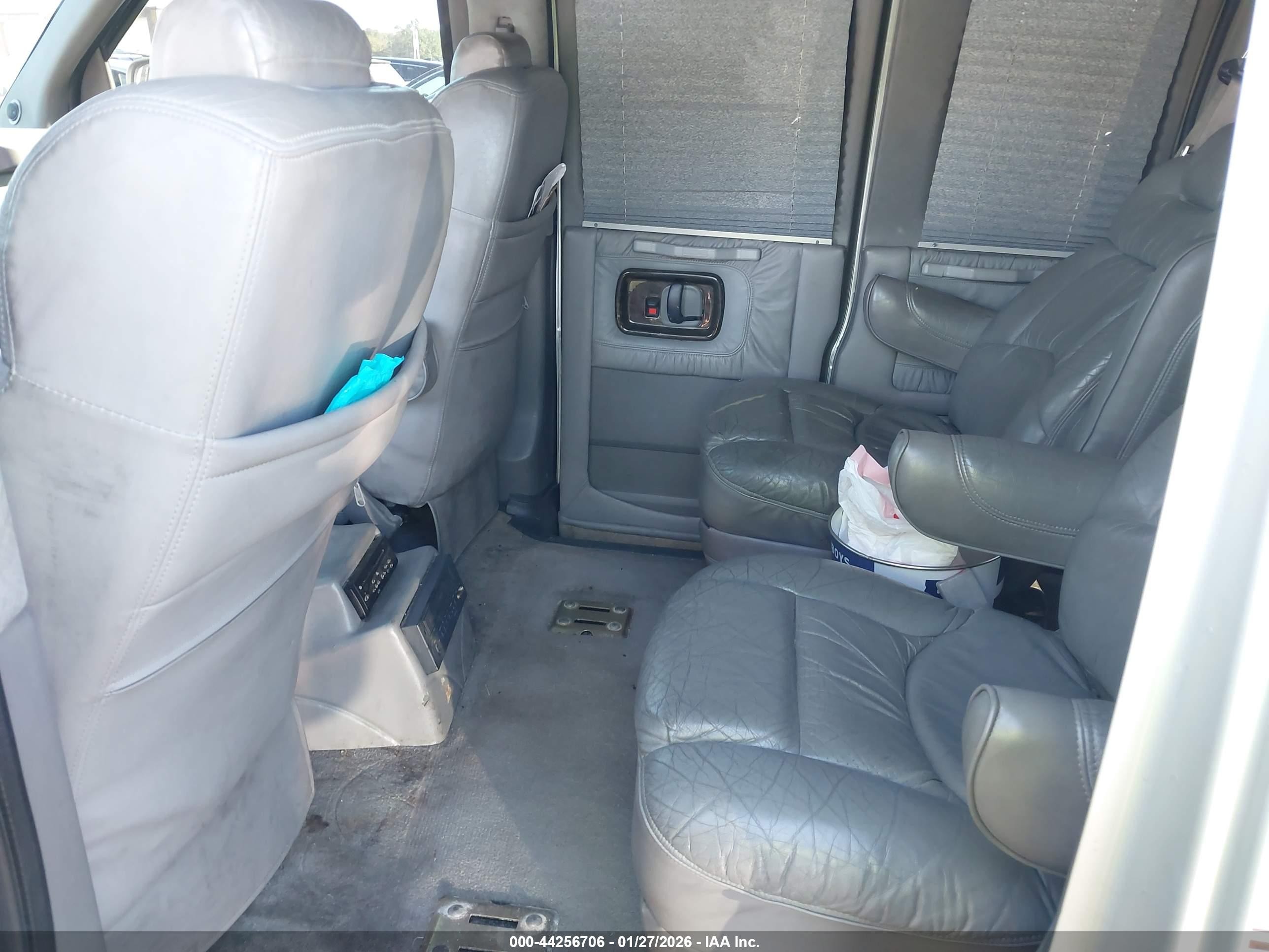 2003 Gmc Savana Cutaway Standard/standard W/c7l/c7n Silver vin: 1GDFG15T631169531