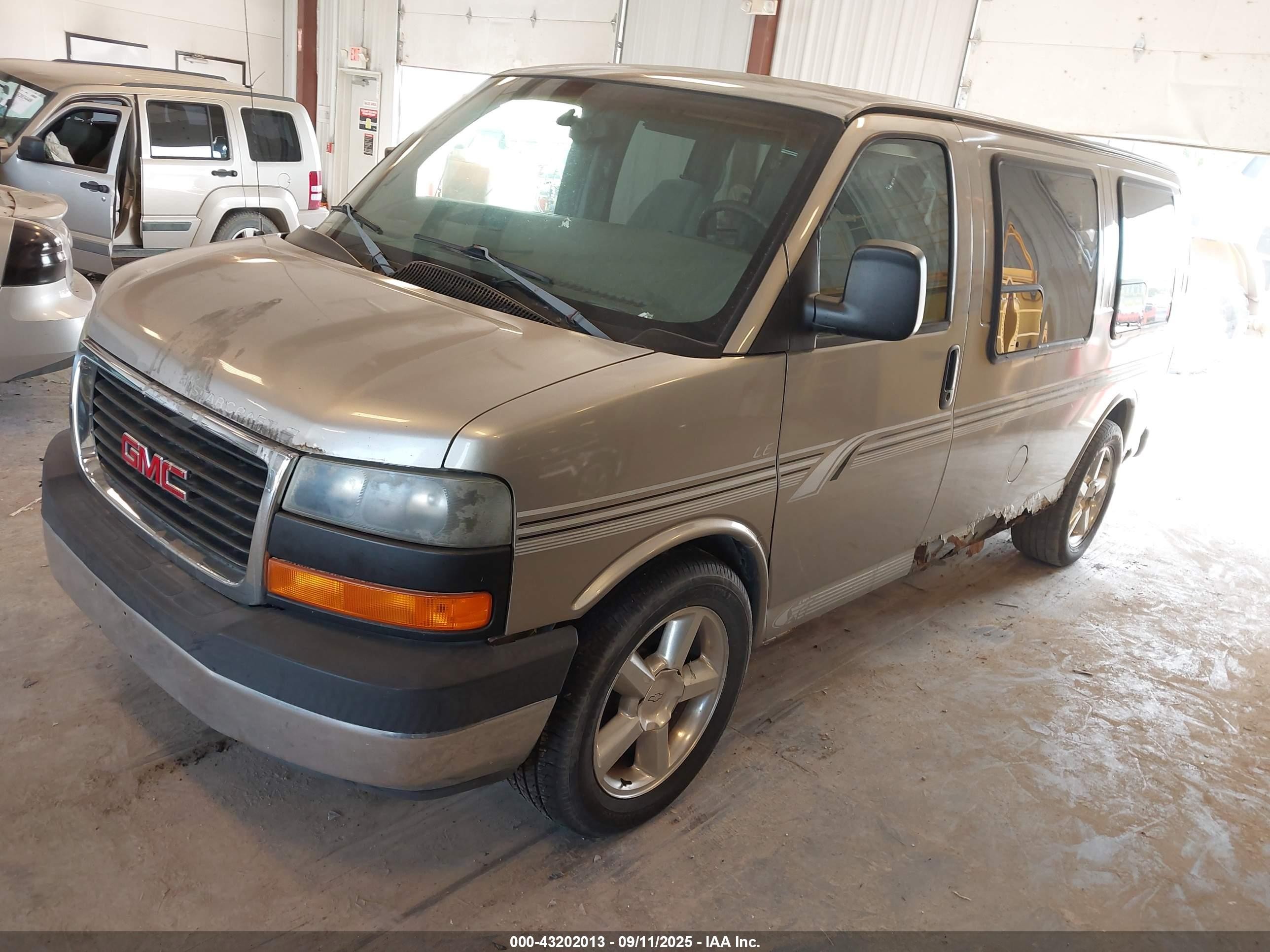 2003 Gmc Savana Cutaway Standard/standard W/c7l/c7n Tan vin: 1GDFG15T831116331