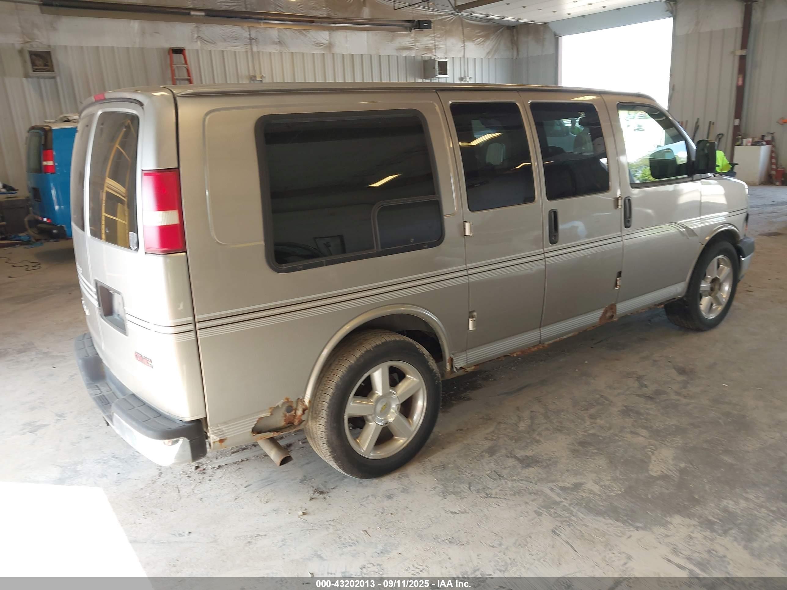 2003 Gmc Savana Cutaway Standard/standard W/c7l/c7n Tan vin: 1GDFG15T831116331