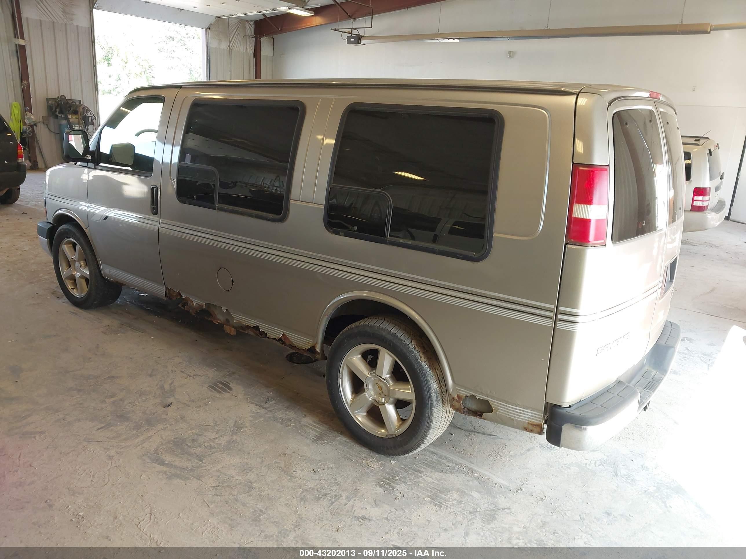 2003 Gmc Savana Cutaway Standard/standard W/c7l/c7n Tan vin: 1GDFG15T831116331