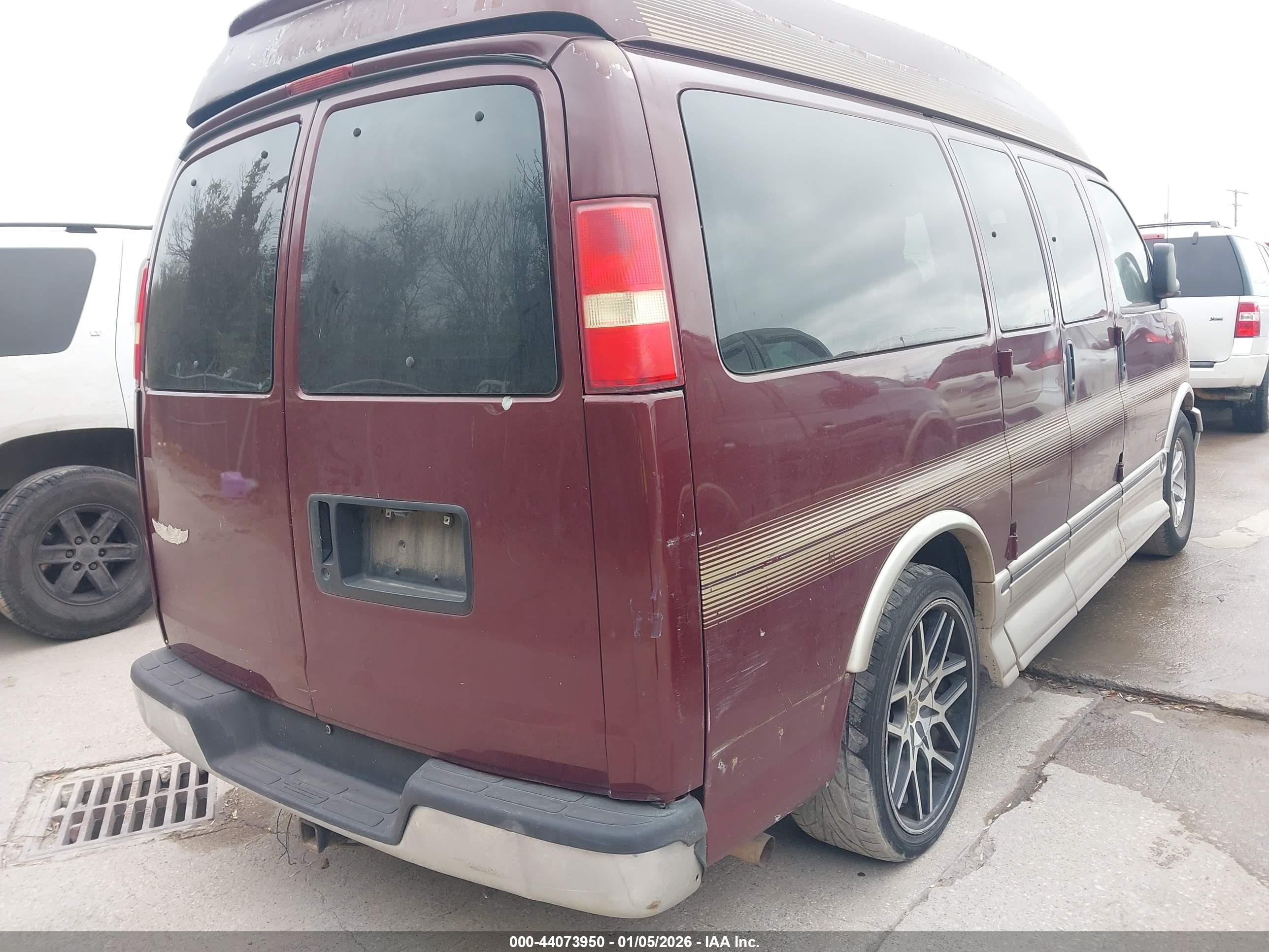 2003 Gmc Savana Cutaway Standard/standard W/c7l/c7n Burgundy vin: 1GDFG15T931161939