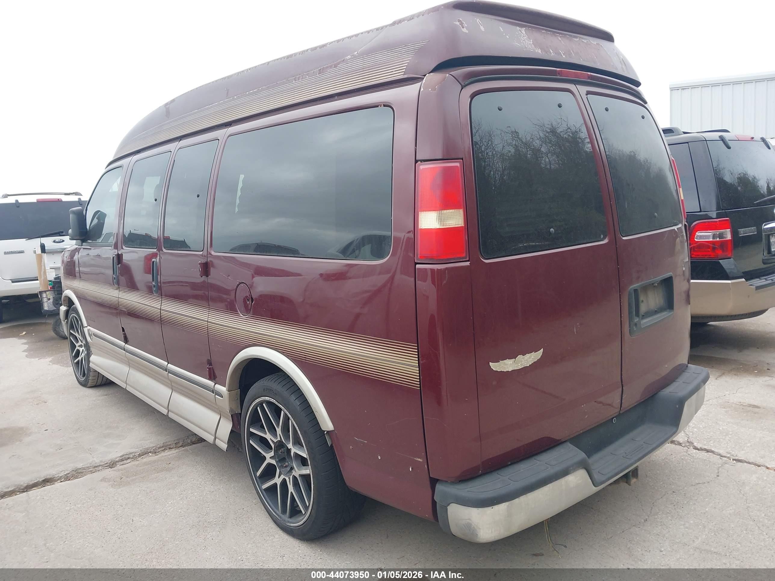 2003 Gmc Savana Cutaway Standard/standard W/c7l/c7n Burgundy vin: 1GDFG15T931161939