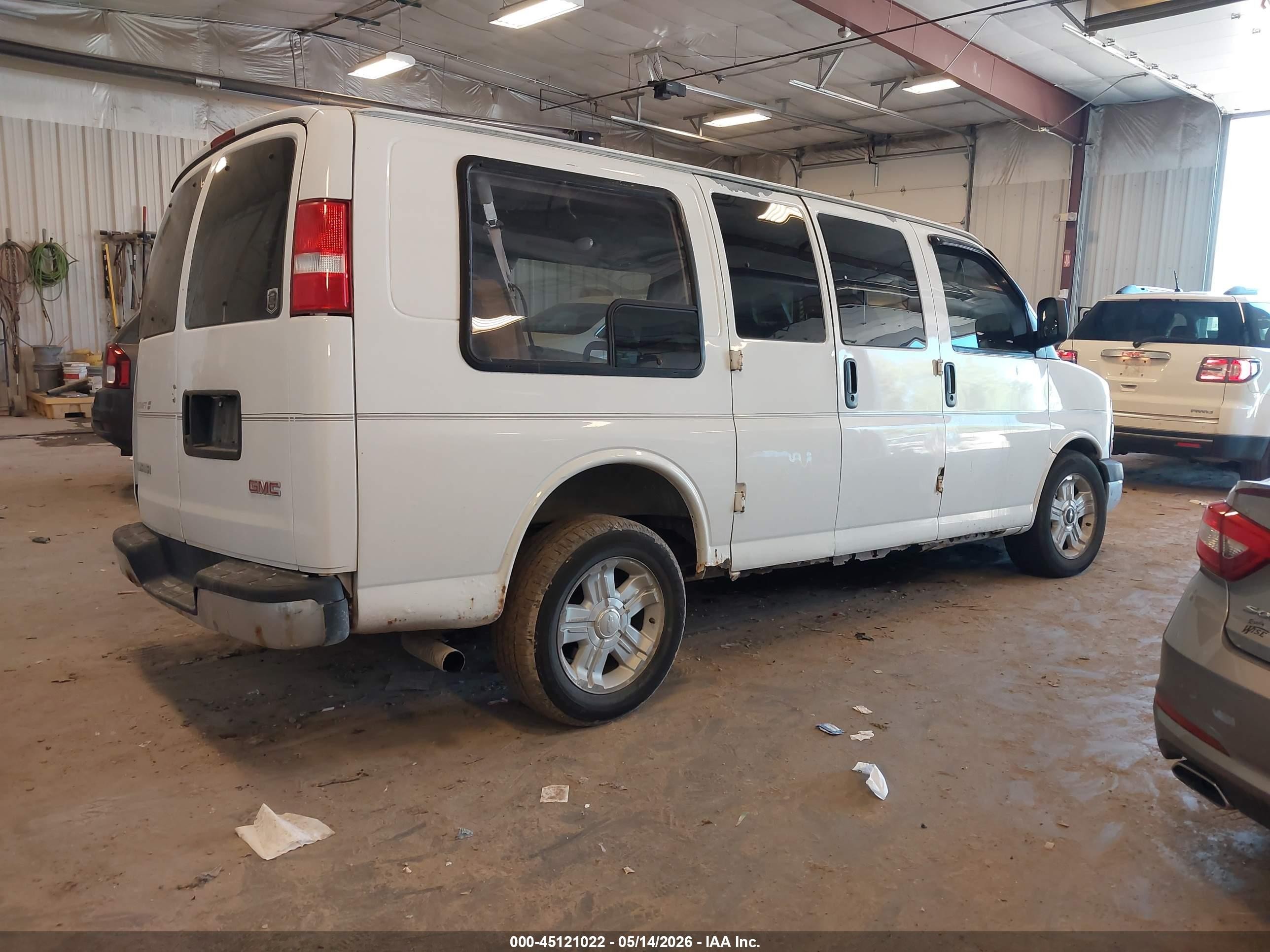 2003 Gmc Savana Upfitter White vin: 1GDFG15X431200150