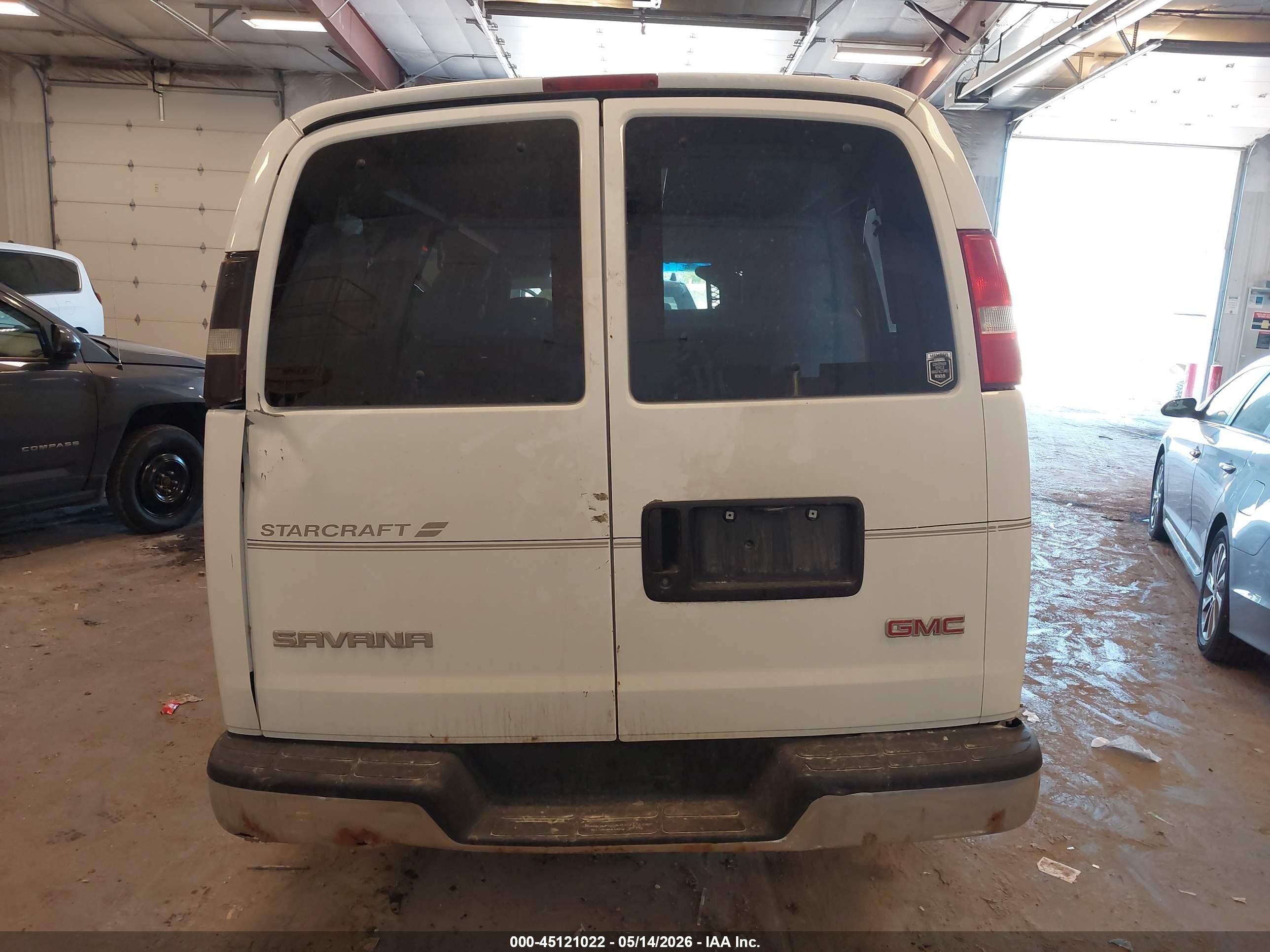 2003 Gmc Savana Upfitter White vin: 1GDFG15X431200150