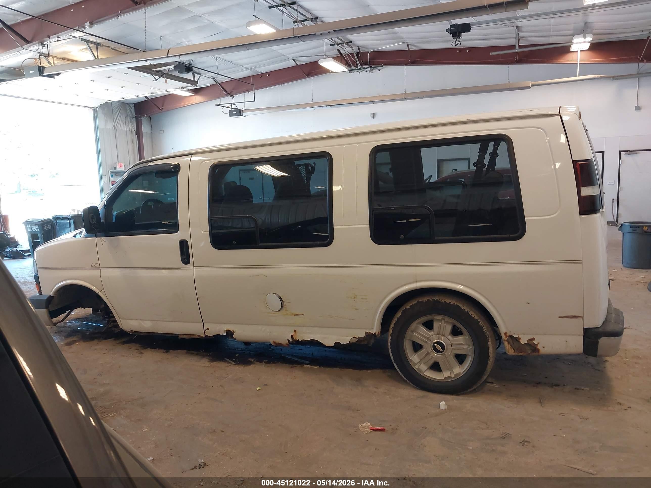 2003 Gmc Savana Upfitter White vin: 1GDFG15X431200150