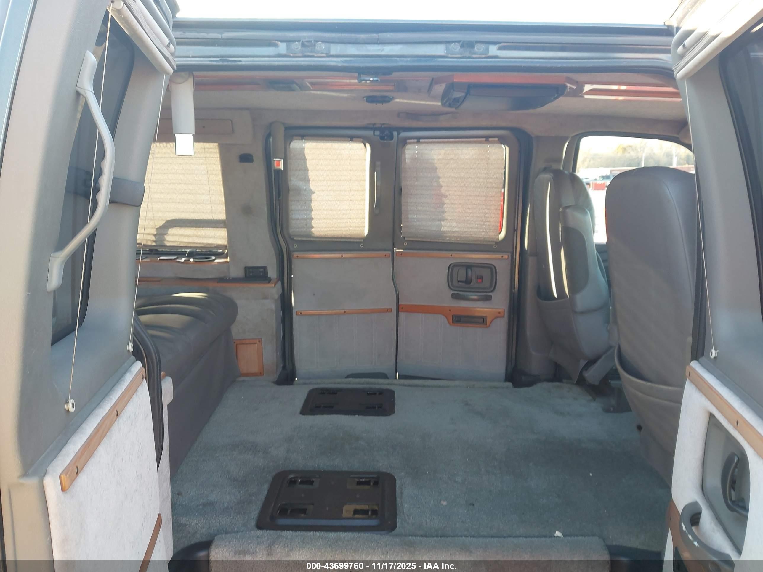 2003 Gmc Savana Upfitter Black vin: 1GDFH15T231230497
