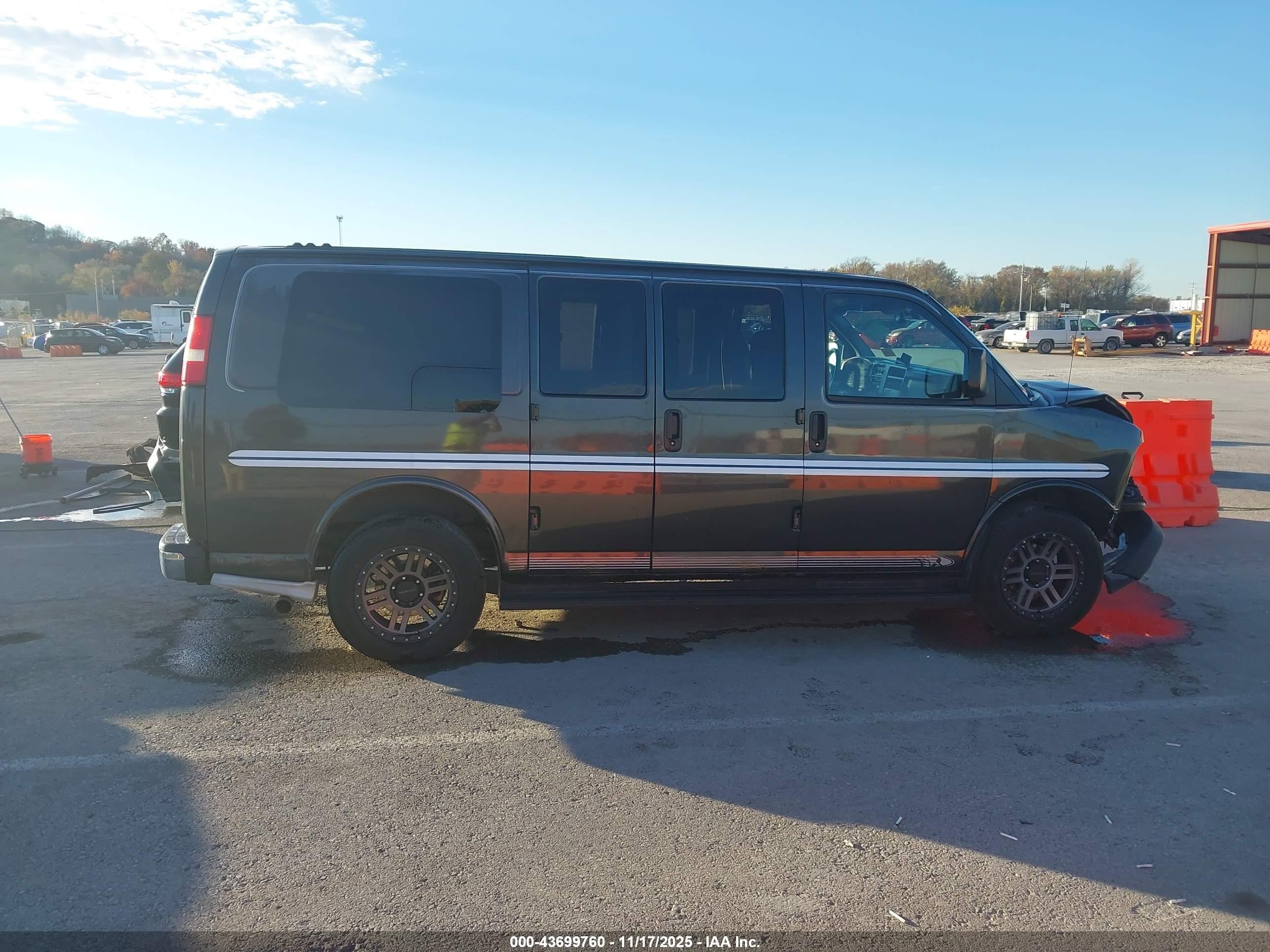 2003 Gmc Savana Upfitter Black vin: 1GDFH15T231230497