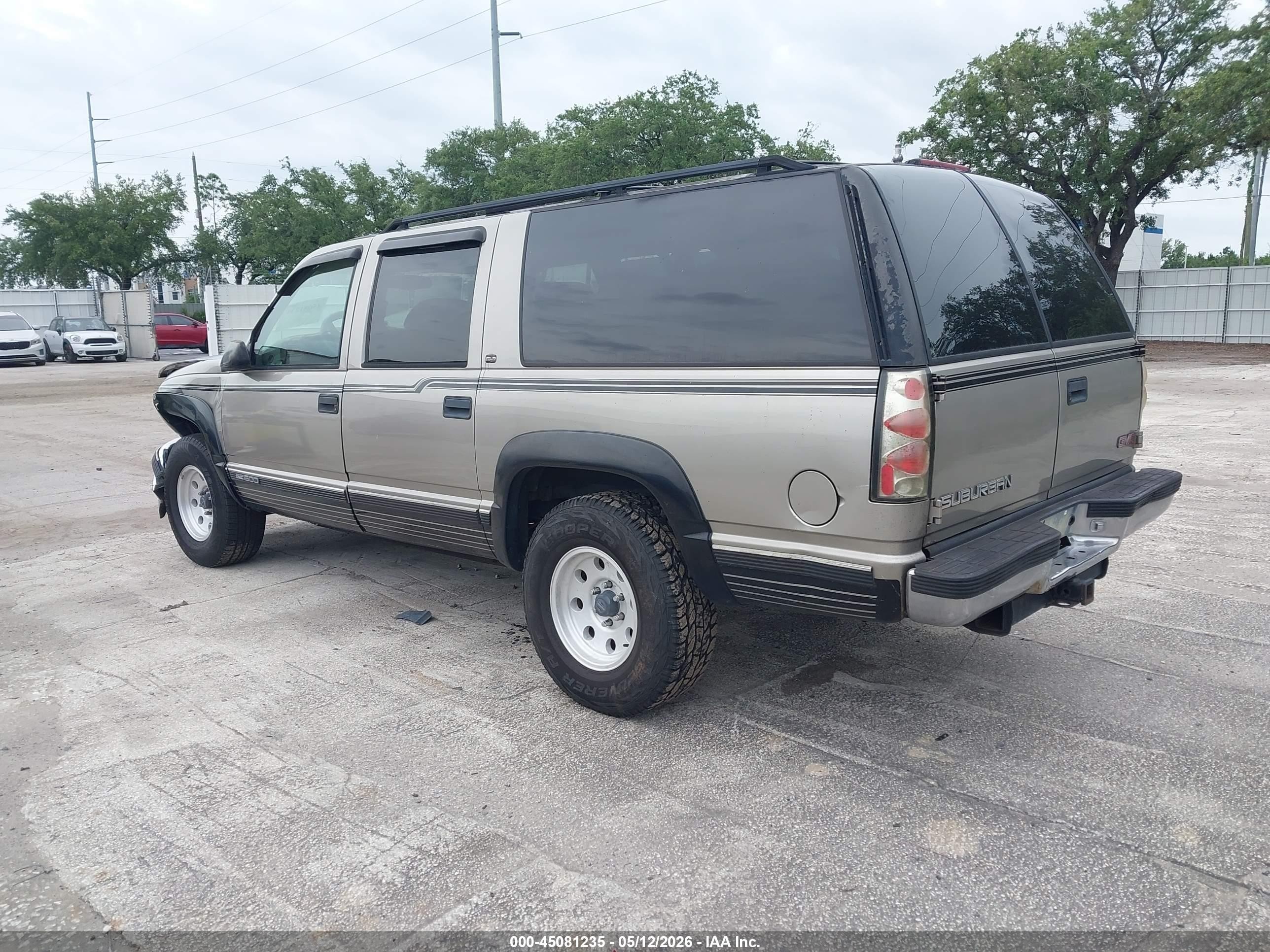 1999 Gmc Suburban 1500 Sl Золотой vin: 1GDFK16R2XJ746787