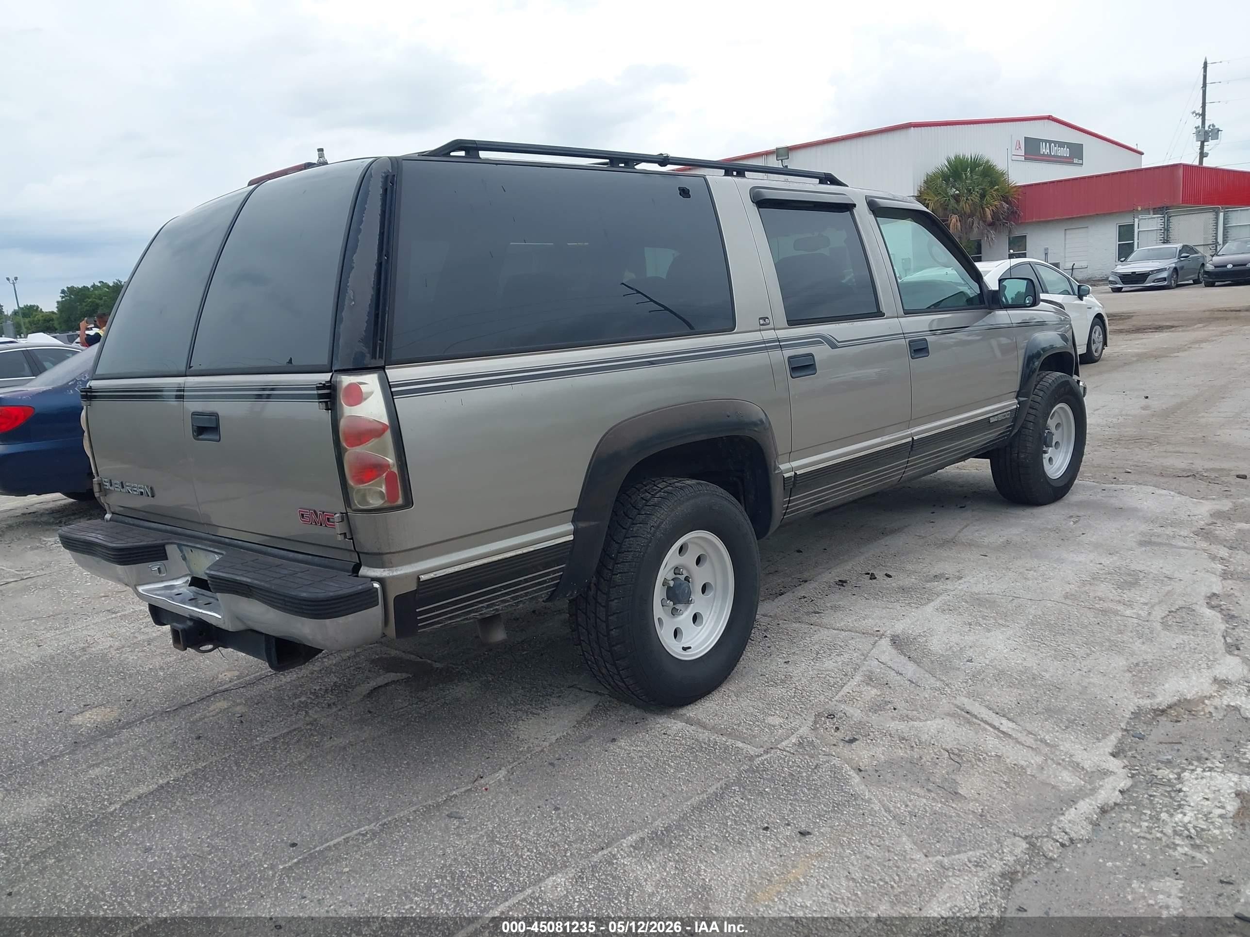 1999 Gmc Suburban 1500 Sl Золотой vin: 1GDFK16R2XJ746787