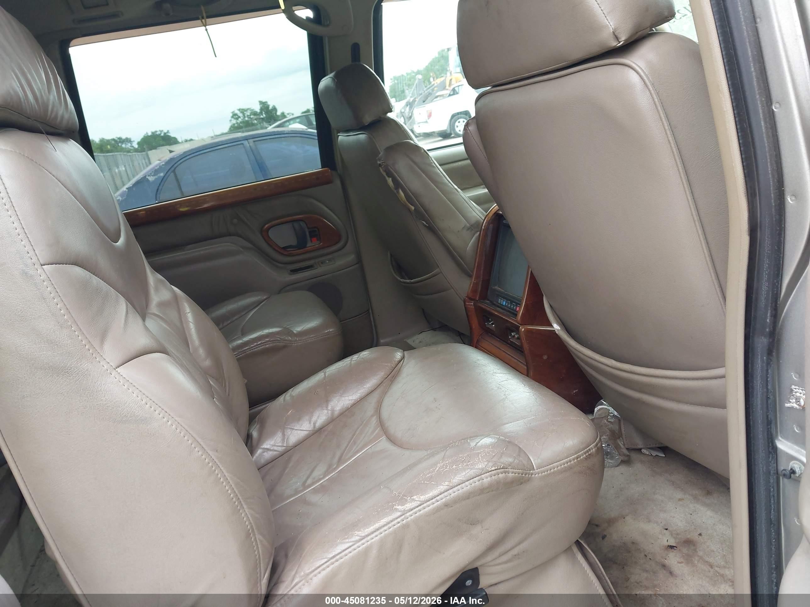 1999 Gmc Suburban 1500 Sl Золотой vin: 1GDFK16R2XJ746787