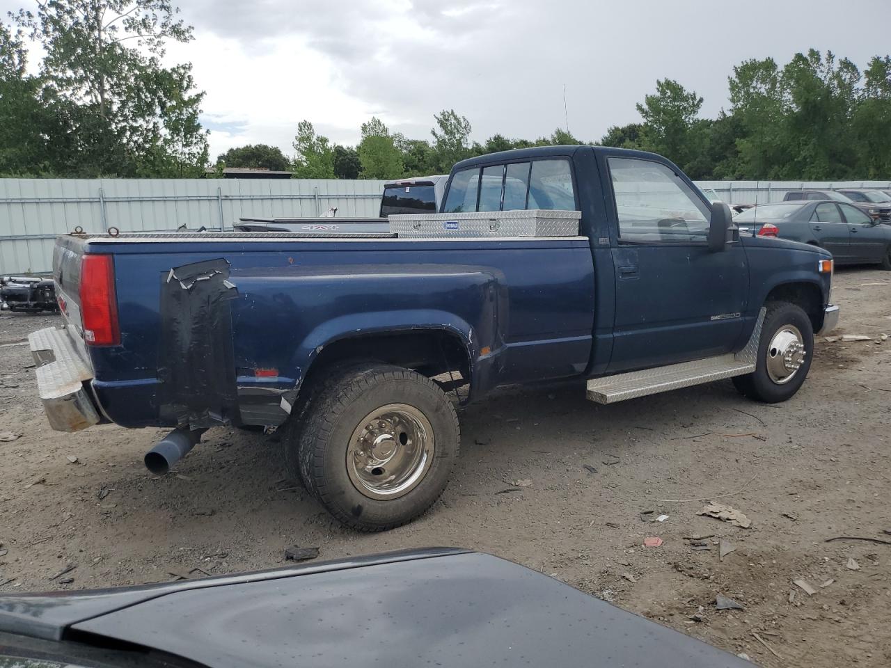 1989 Gmc Sierra C2500 Blue vin: 1GDGC24K3KE540988