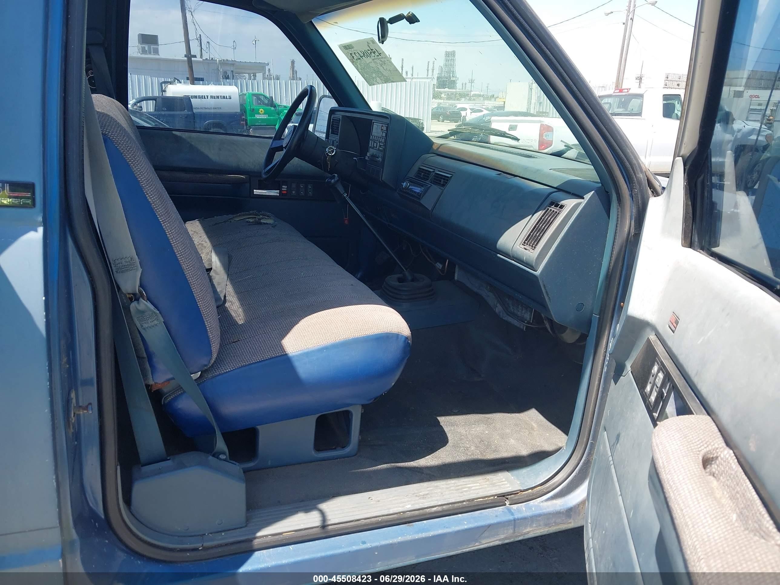 1990 Gmc Sierra C2500 Blue vin: 1GDGC24K7LE542292
