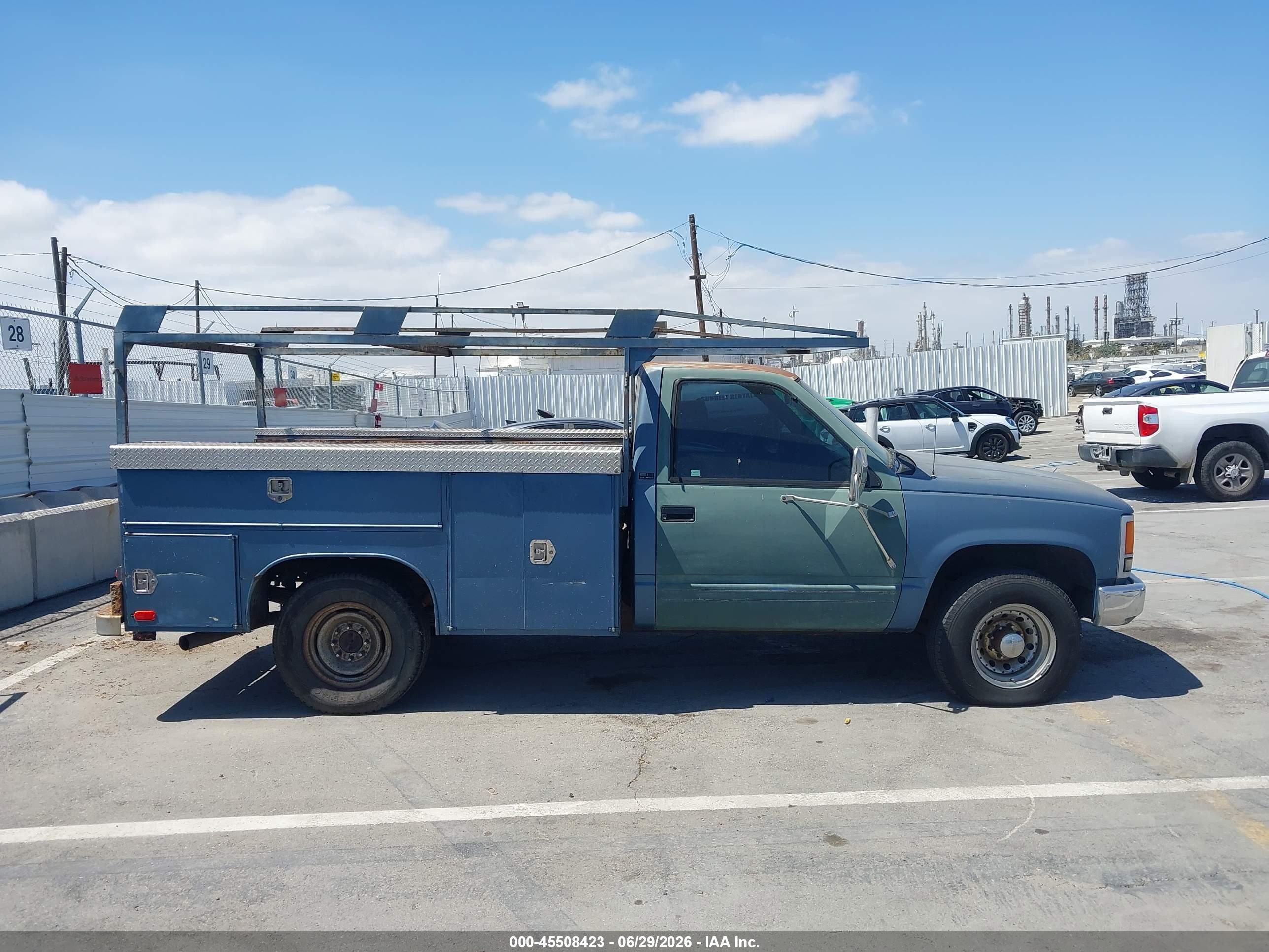 1990 Gmc Sierra C2500 Blue vin: 1GDGC24K7LE542292
