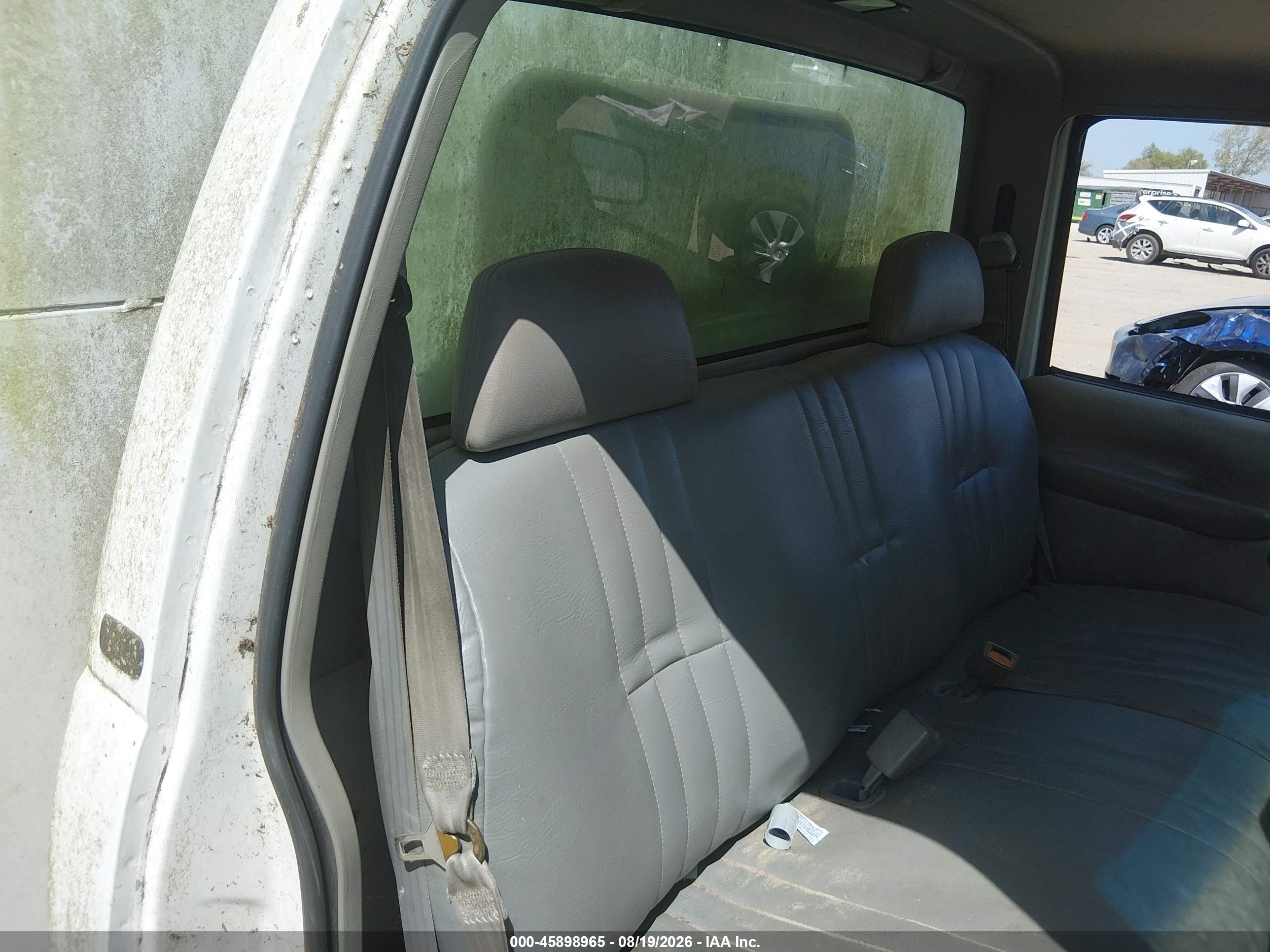 2000 Gmc Sierra 2500 Chassis Classic Sl White vin: 1GDGC24R0YF487084