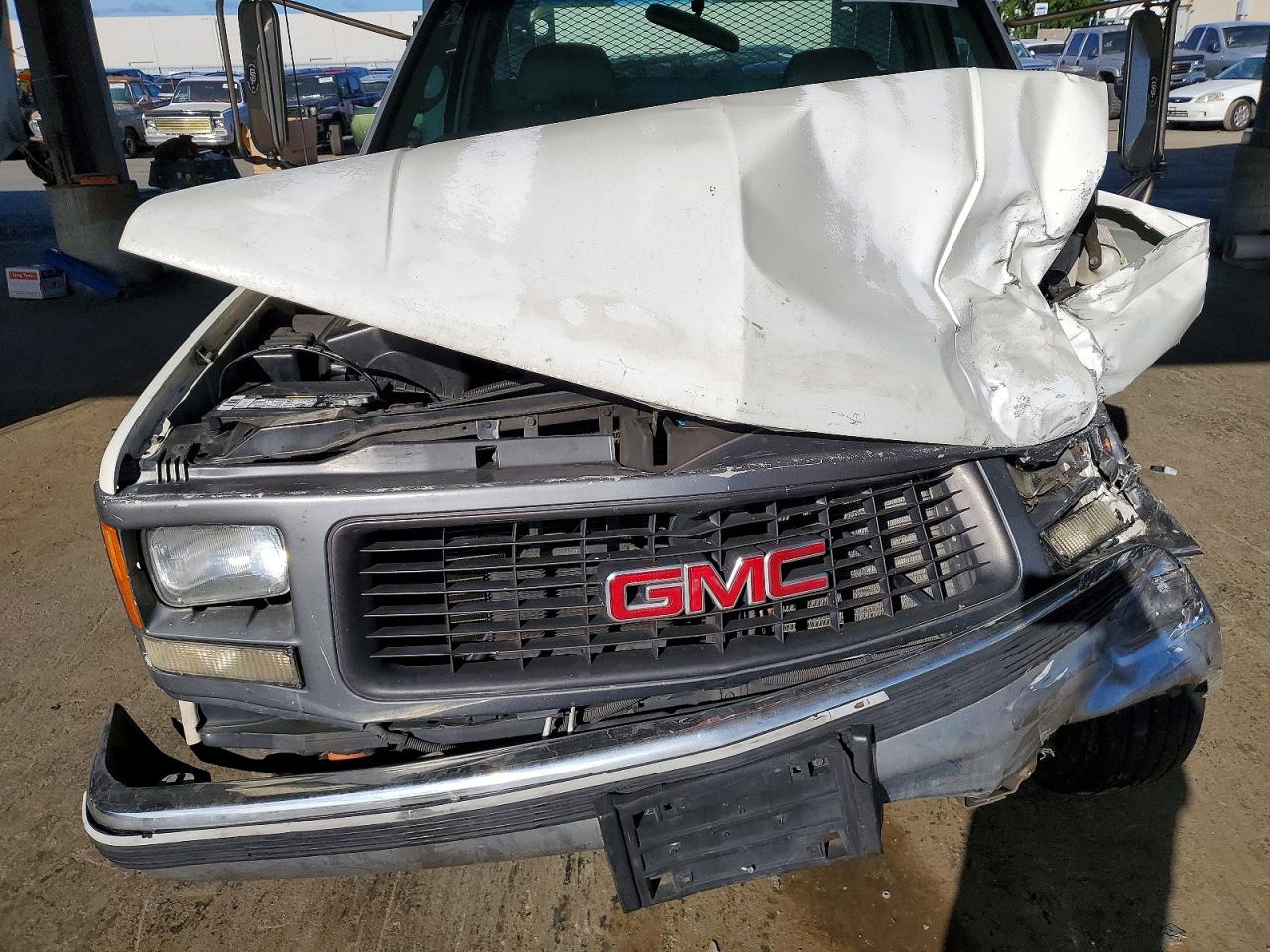 1999 Gmc Sierra C2500 White vin: 1GDGC24R2XF098493