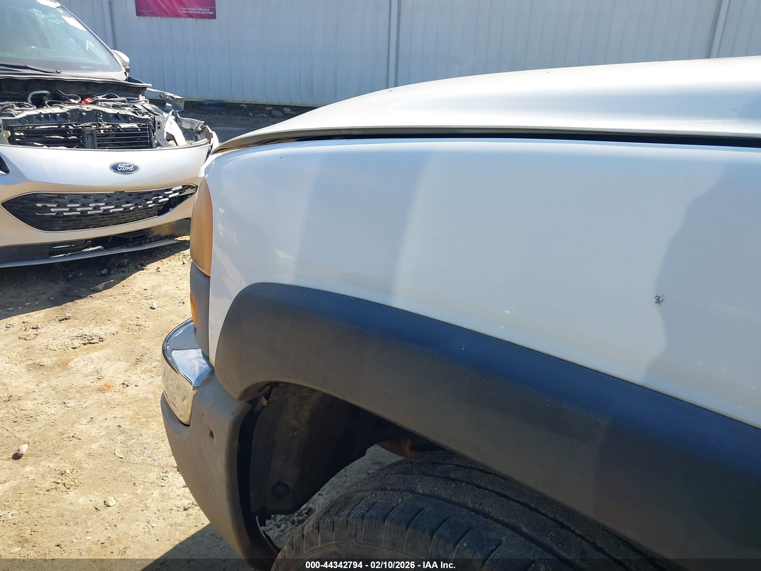 2004 Gmc New Sierra C2500 White vin: 1GDGC24U34Z172907