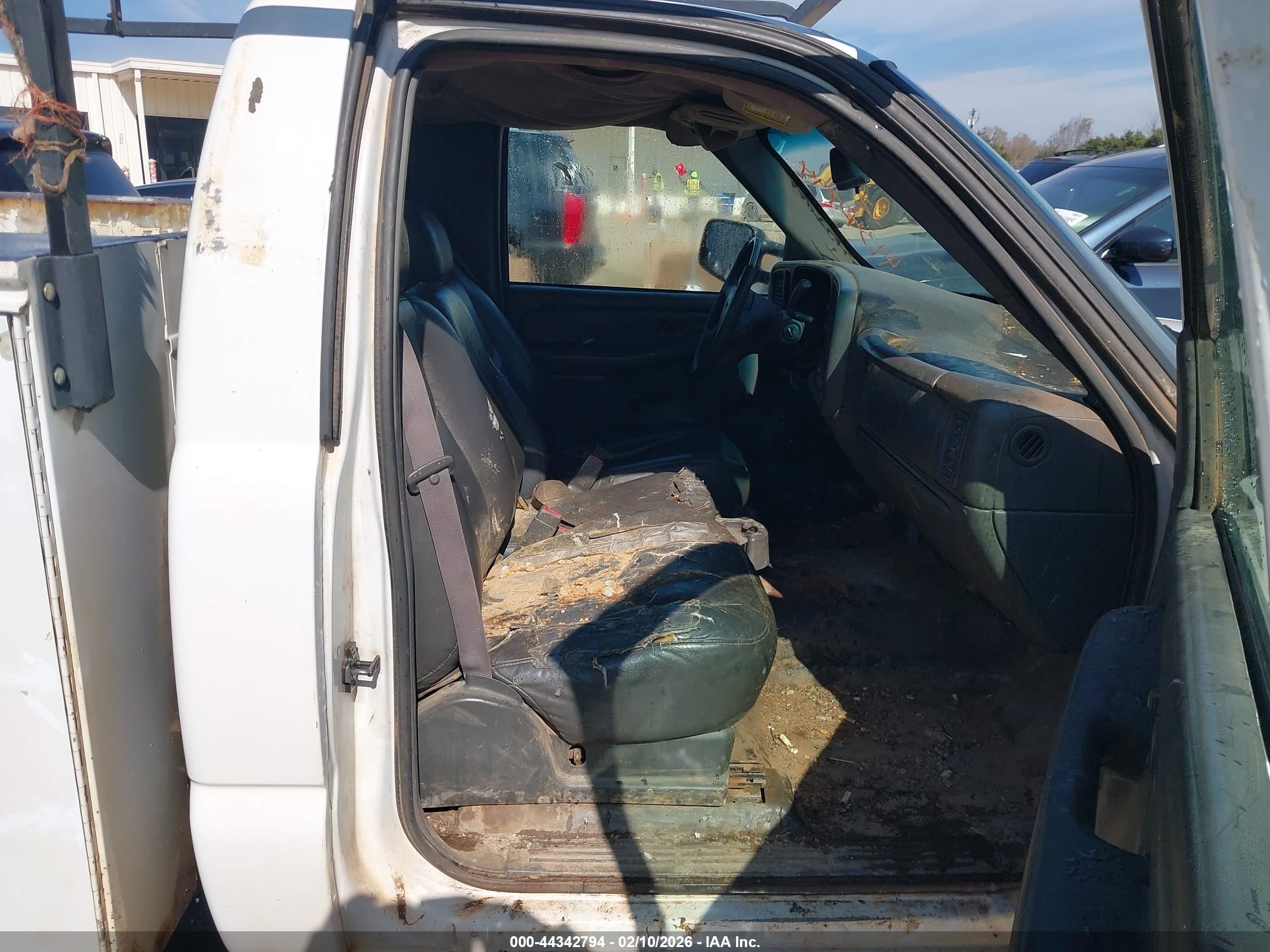 2004 Gmc New Sierra C2500 White vin: 1GDGC24U34Z172907