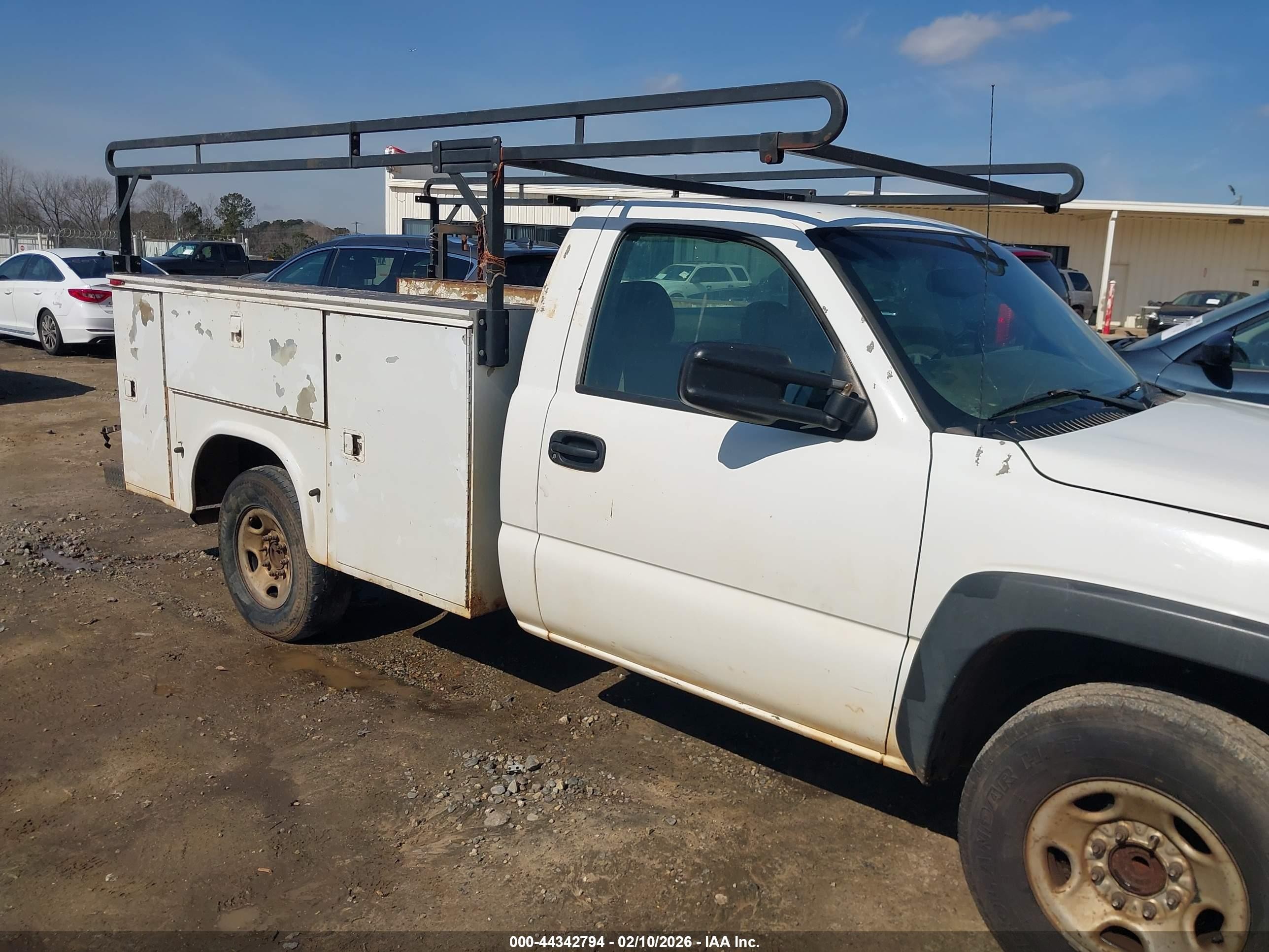 2004 Gmc New Sierra C2500 White vin: 1GDGC24U34Z172907
