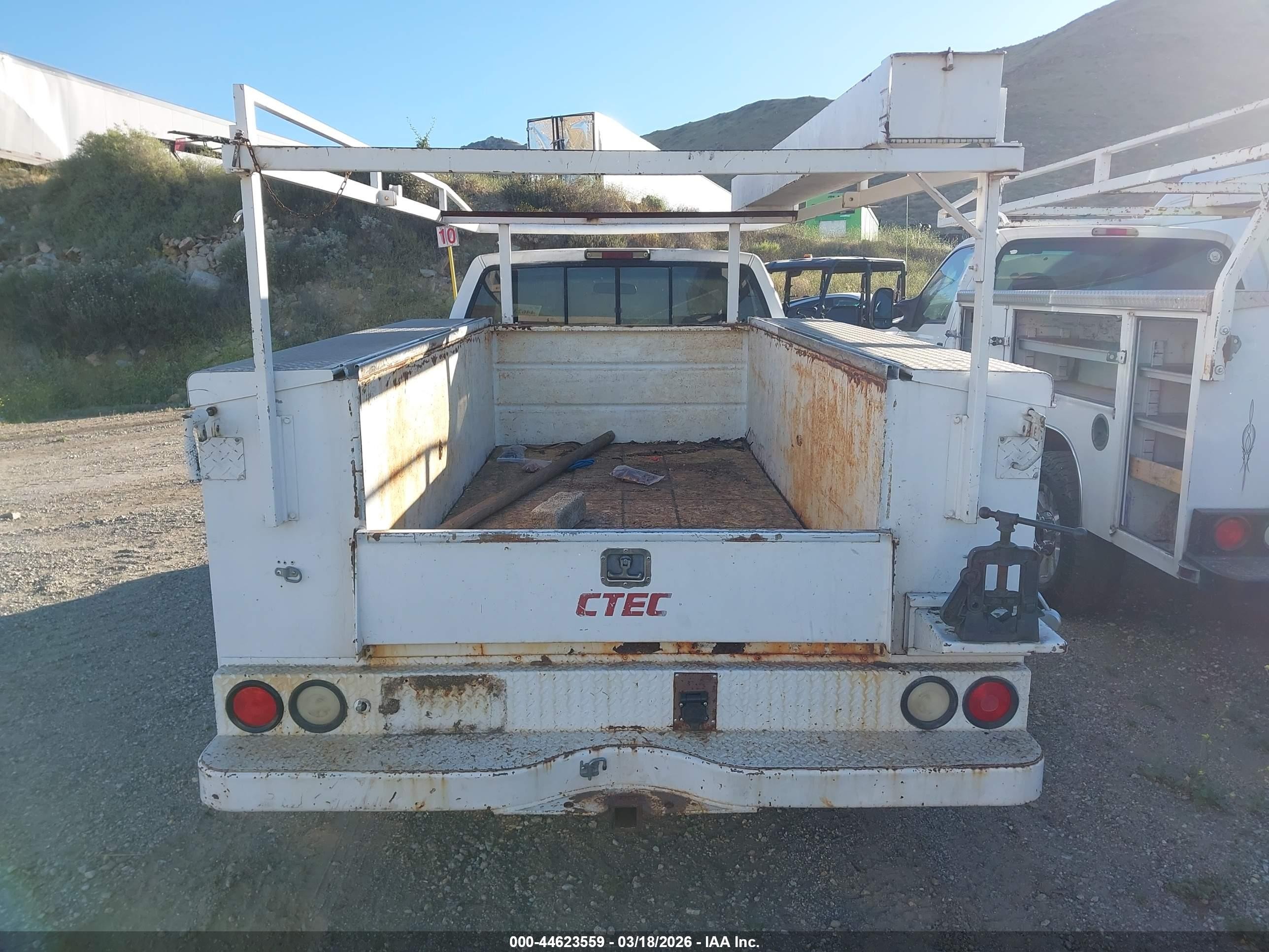 1998 Gmc Sierra 3500 Chassis Sl White vin: 1GDGC34RXWF052107