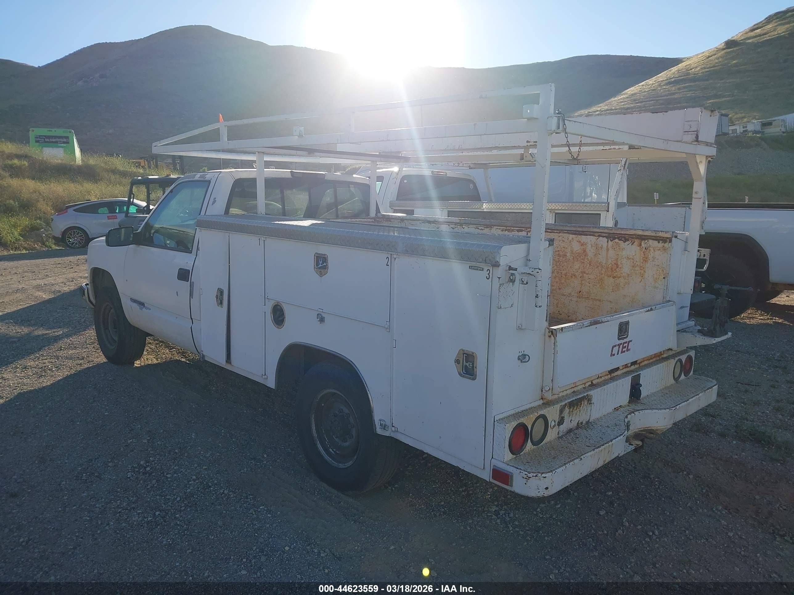 1998 Gmc Sierra 3500 Chassis Sl White vin: 1GDGC34RXWF052107