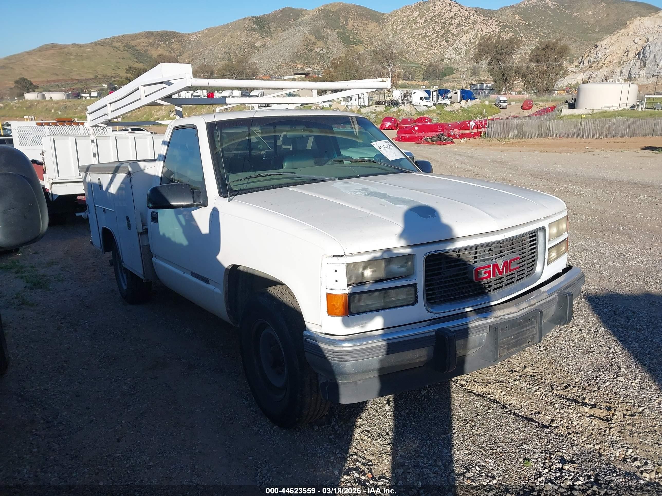 1998 Gmc Sierra 3500 Chassis Sl White vin: 1GDGC34RXWF052107