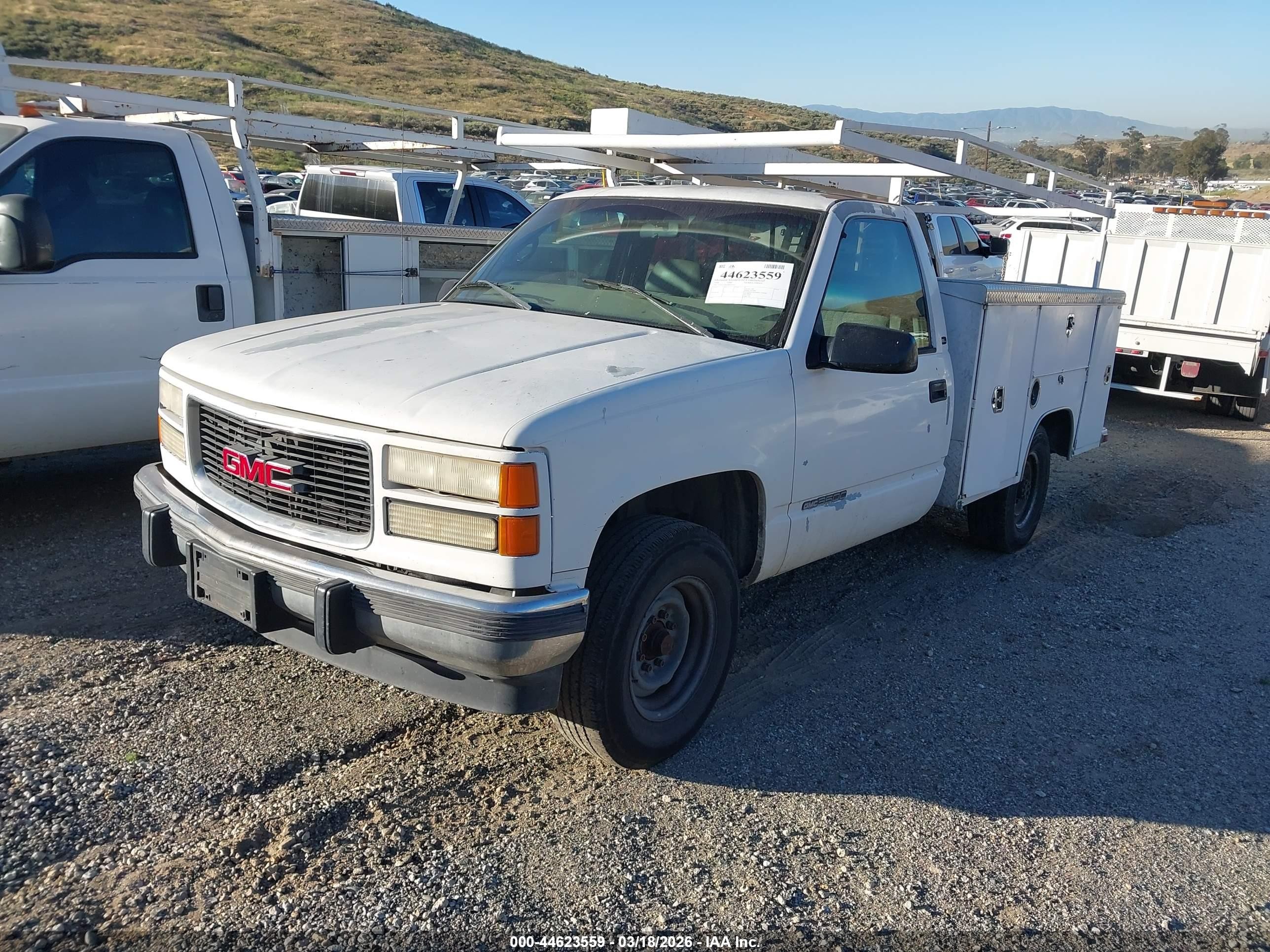 1998 Gmc Sierra 3500 Chassis Sl White vin: 1GDGC34RXWF052107