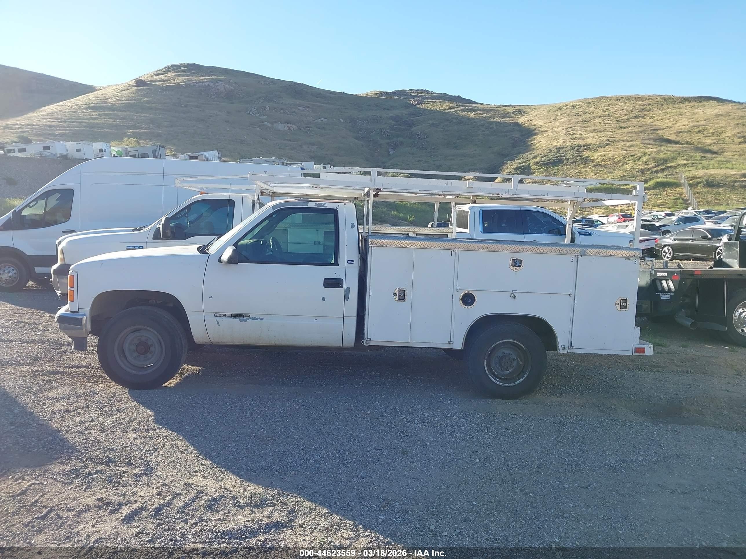 1998 Gmc Sierra 3500 Chassis Sl White vin: 1GDGC34RXWF052107