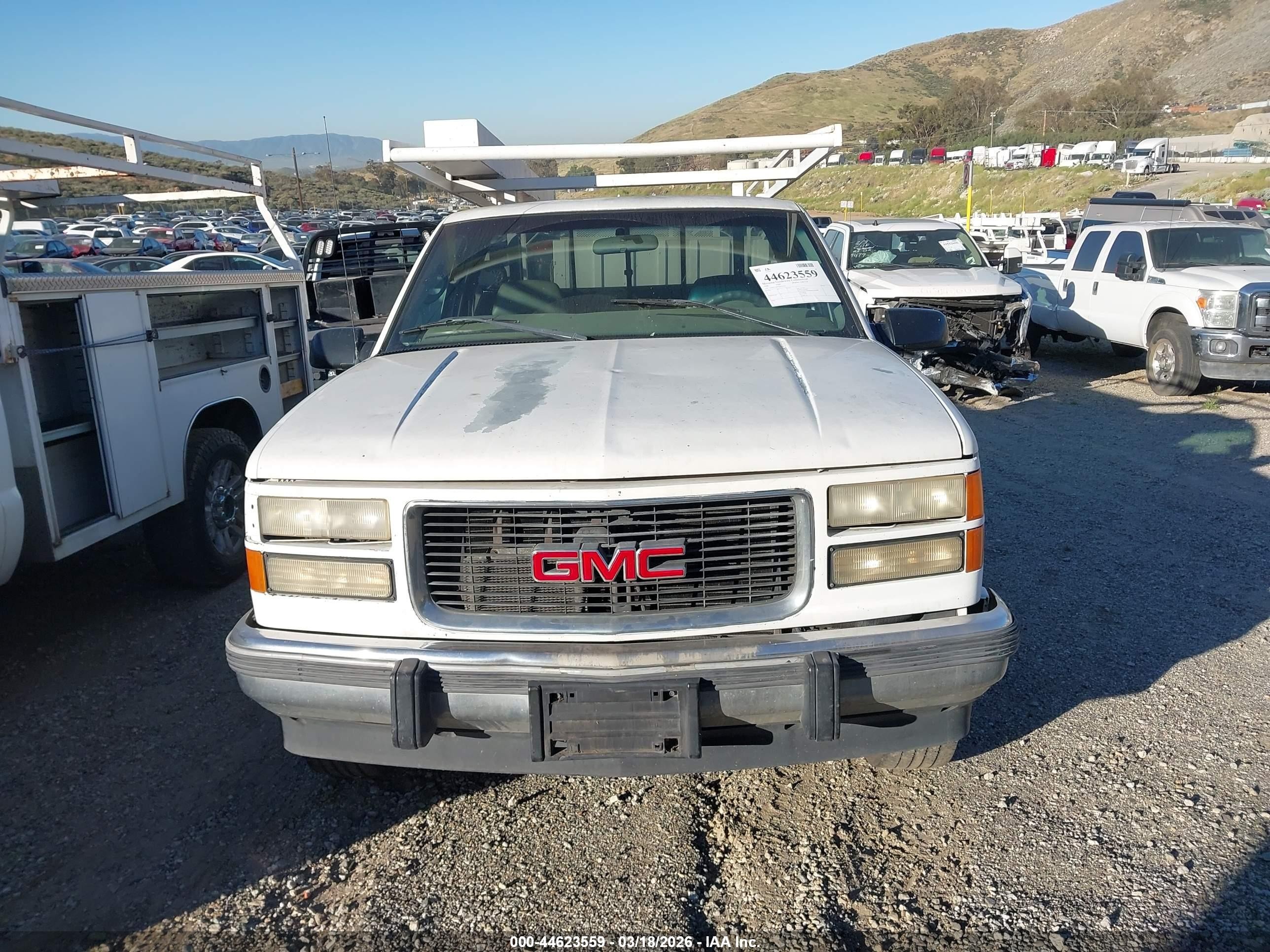 1998 Gmc Sierra 3500 Chassis Sl White vin: 1GDGC34RXWF052107