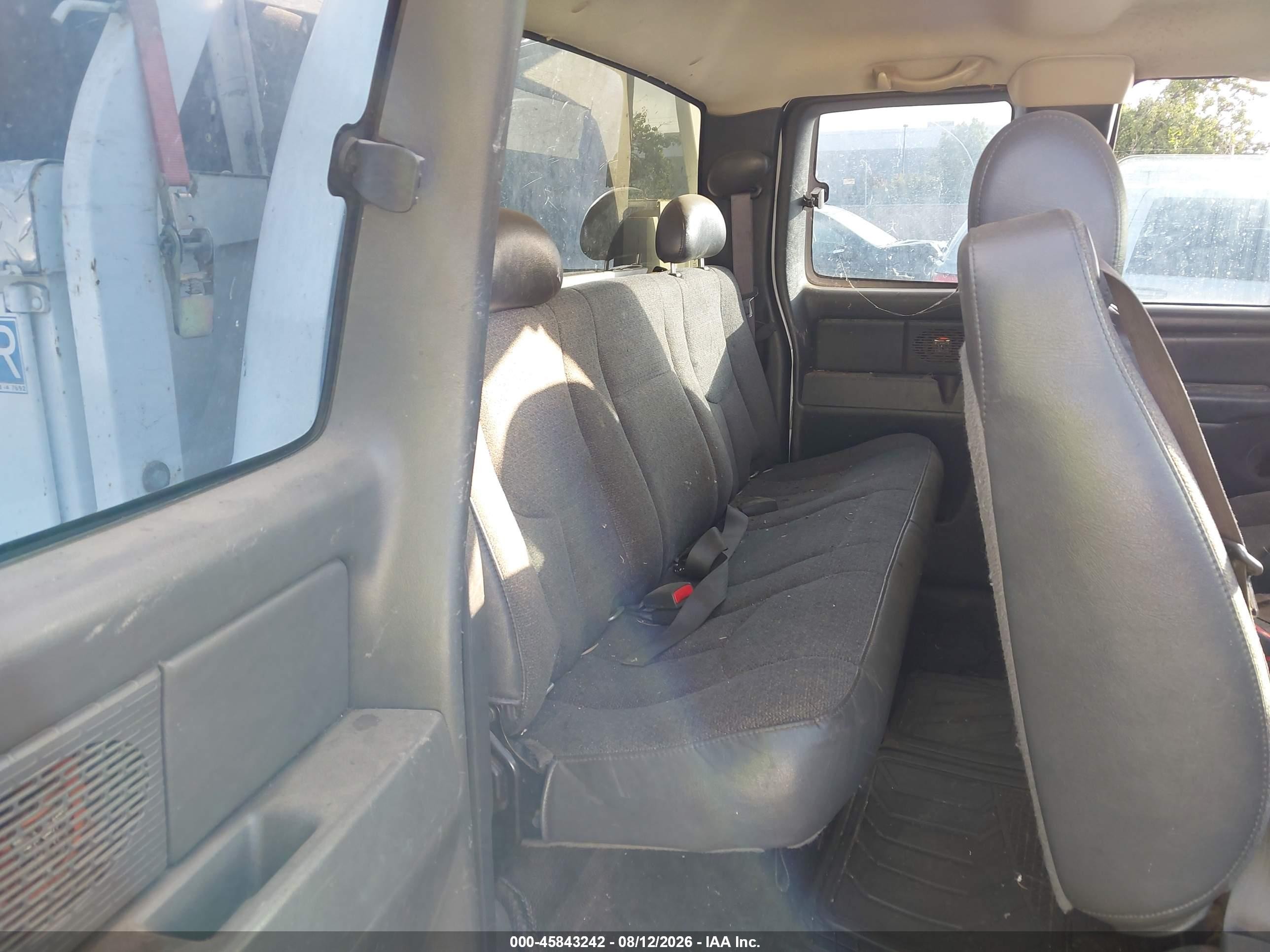 2005 Gmc Sierra 2500hd Work Truck White vin: 1GDHC29U15E299967