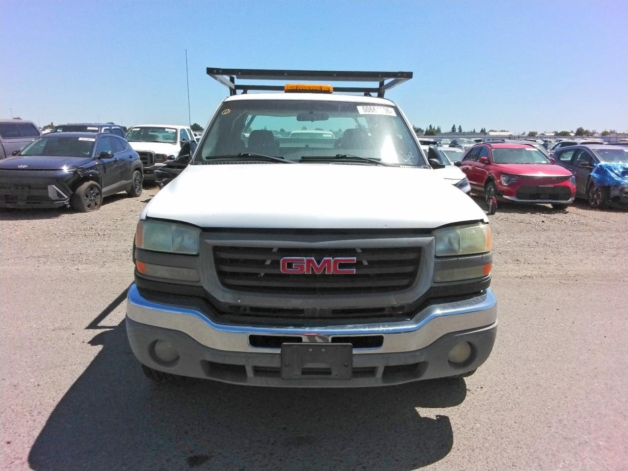 2004 Gmc Sierra White vin: 1GDHC29UX4E233481