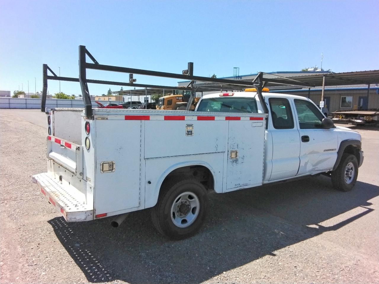 2004 Gmc Sierra White vin: 1GDHC29UX4E233481