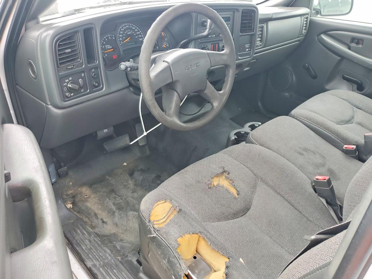 2004 Gmc Sierra White vin: 1GDHC29UX4E233481