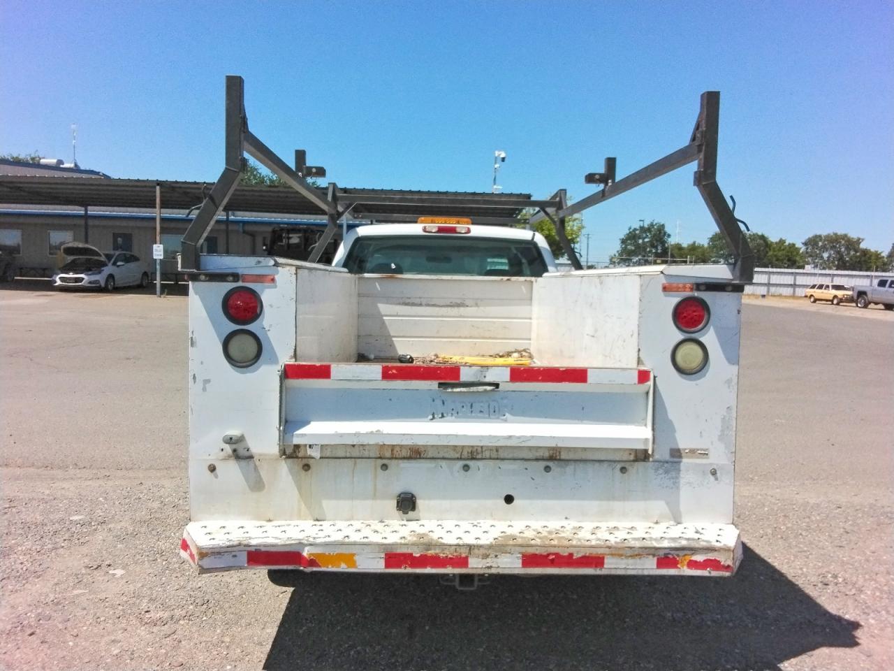 2004 Gmc Sierra White vin: 1GDHC29UX4E233481