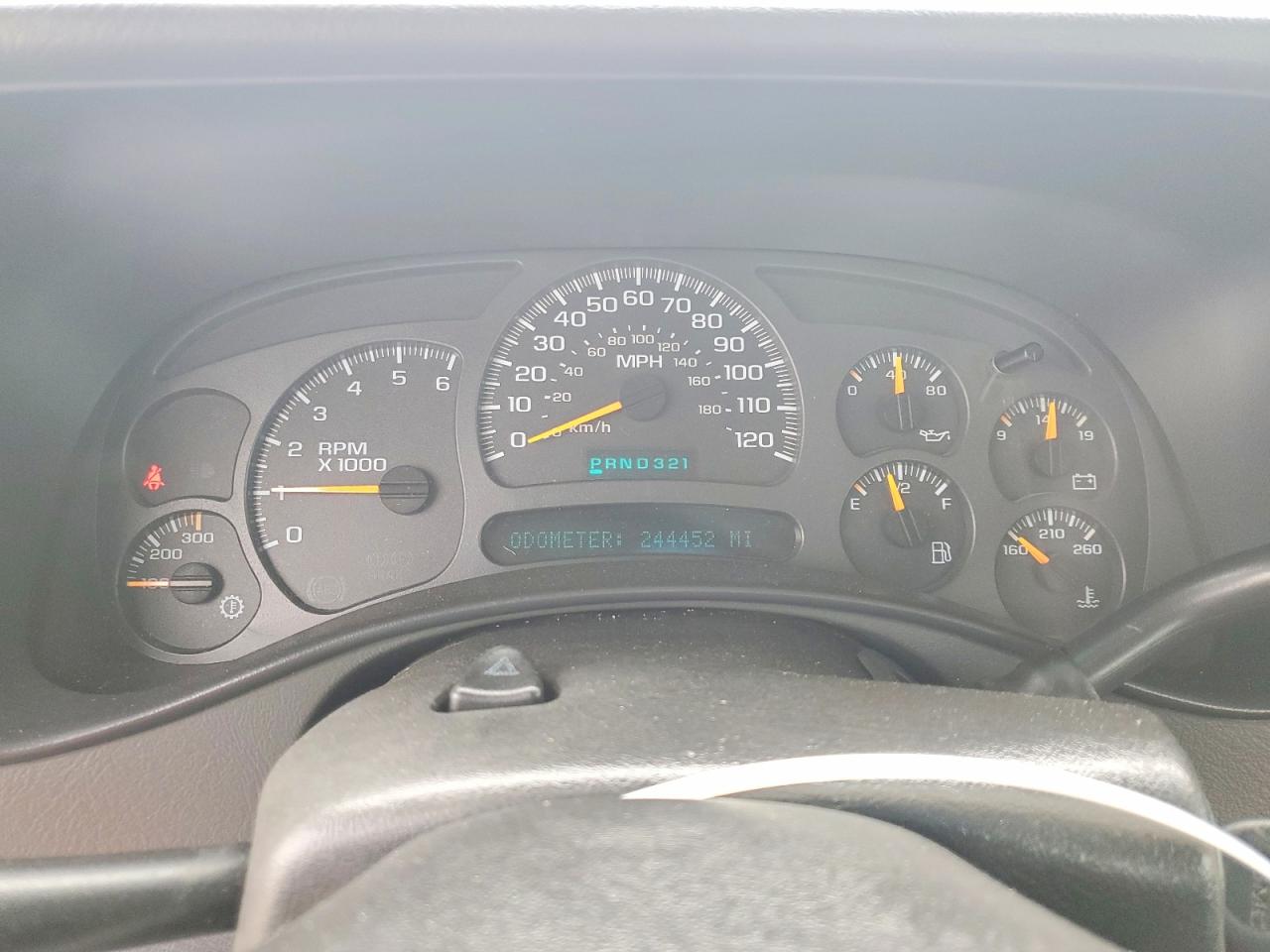 2004 Gmc Sierra White vin: 1GDHC29UX4E233481