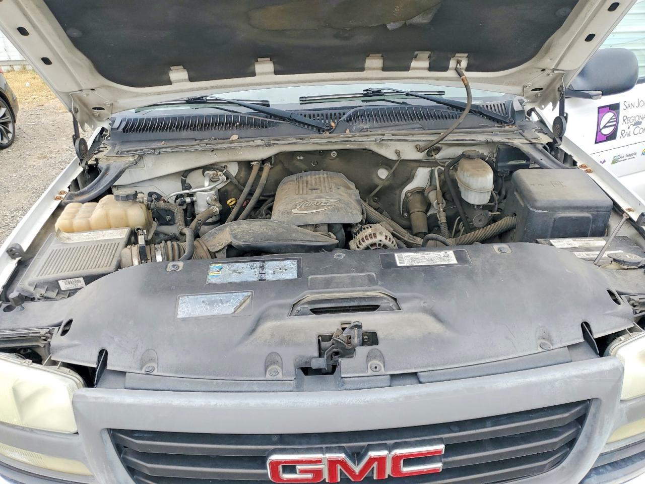 2004 Gmc Sierra White vin: 1GDHC29UX4E233481