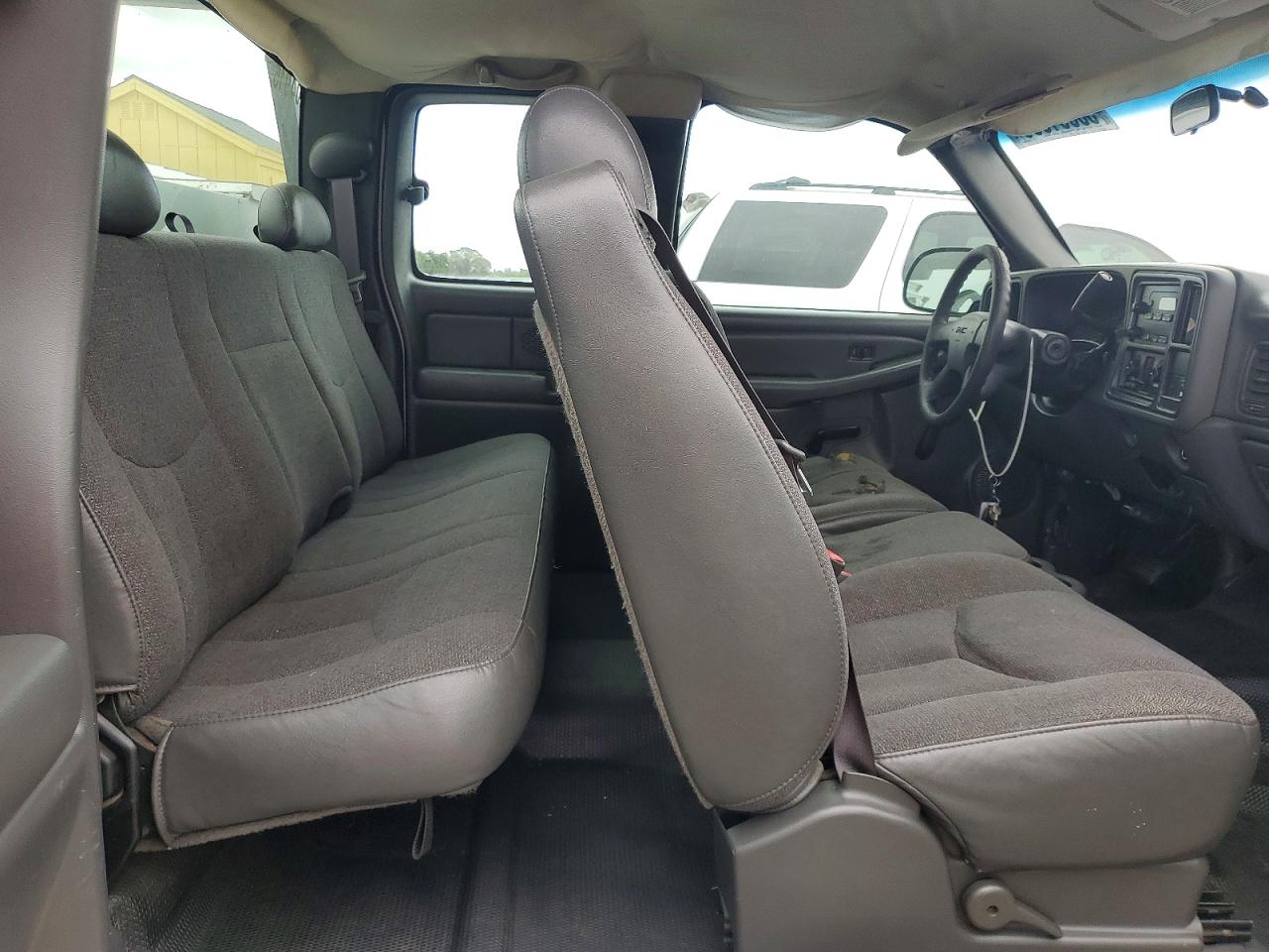 2004 Gmc Sierra White vin: 1GDHC29UX4E233481