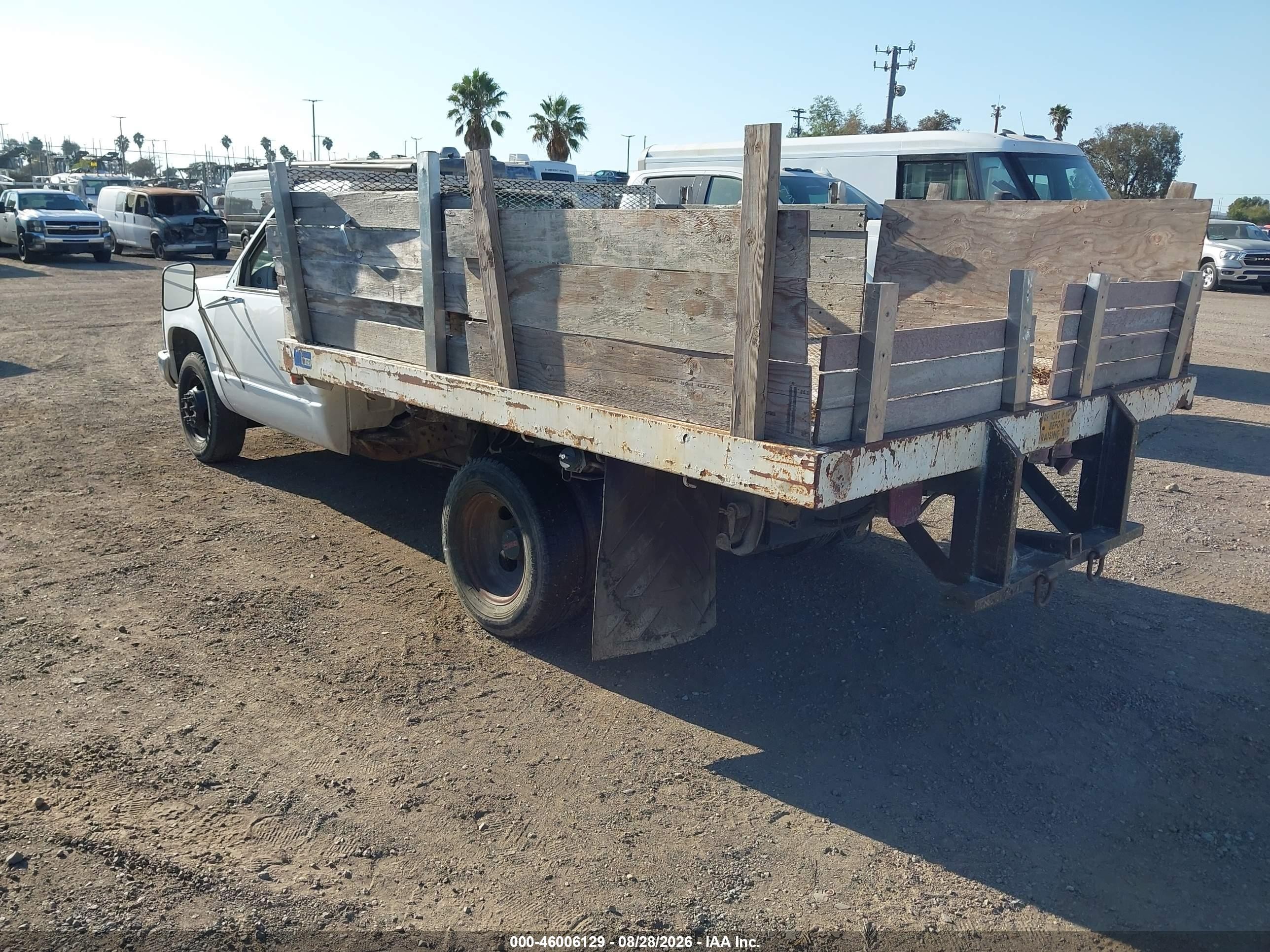 1998 Gmc Sierra 3500 Chassis Sl White vin: 1GDHC34J2WF072513