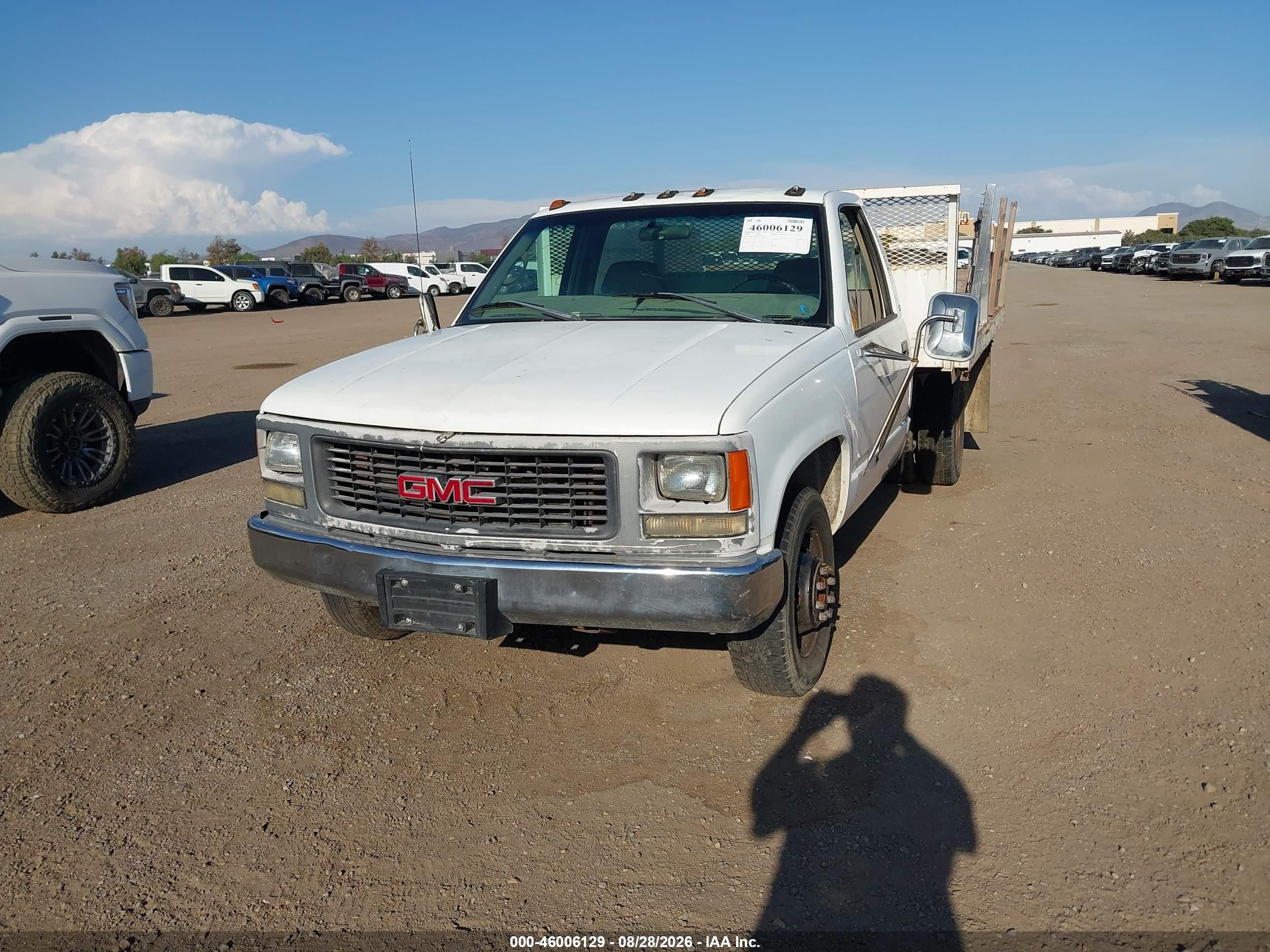 1998 Gmc Sierra 3500 Chassis Sl White vin: 1GDHC34J2WF072513
