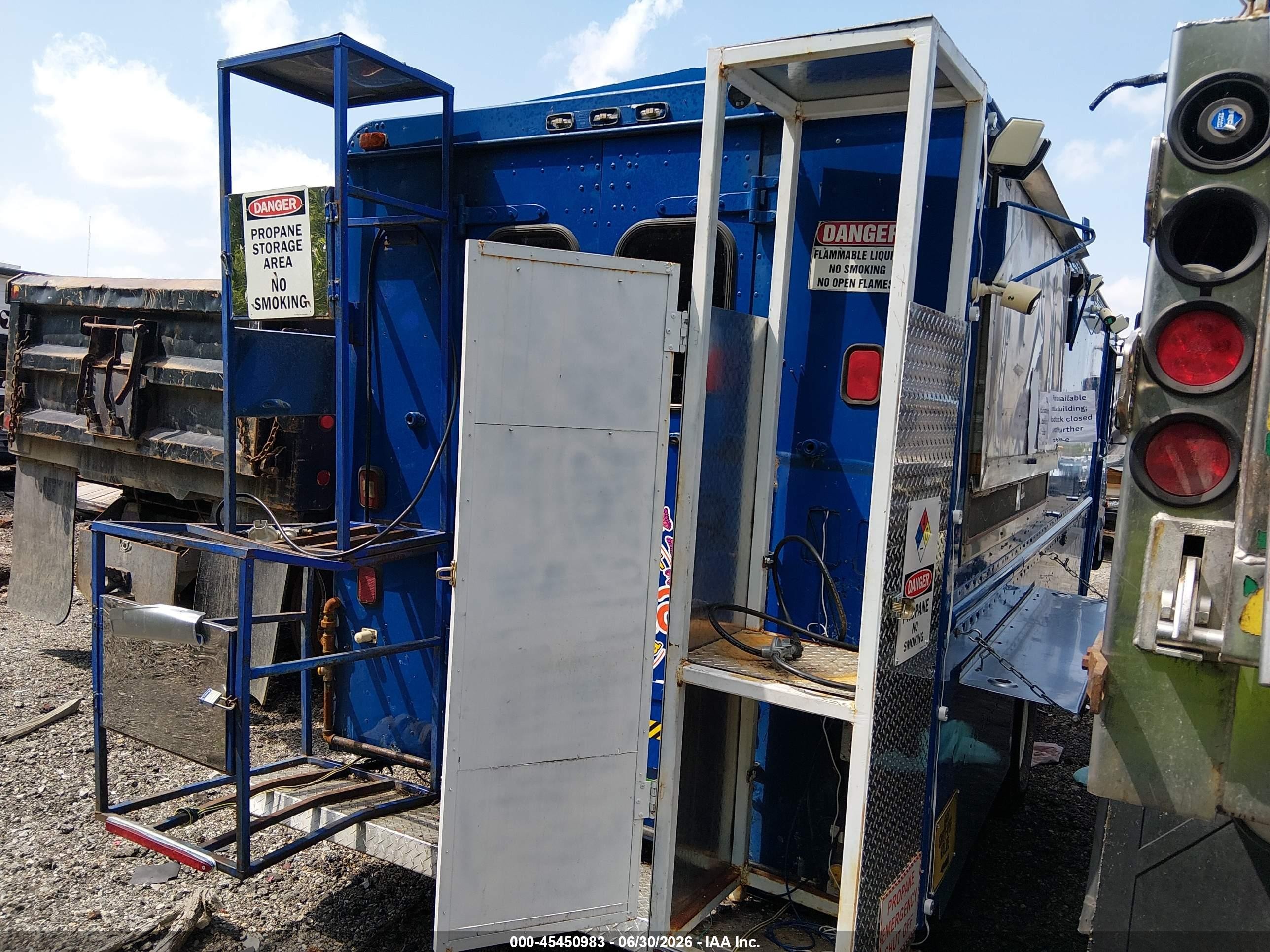 1988 Gmc Forward Control Chassis P3500 Blue vin: 1GDHP32K4J3502018