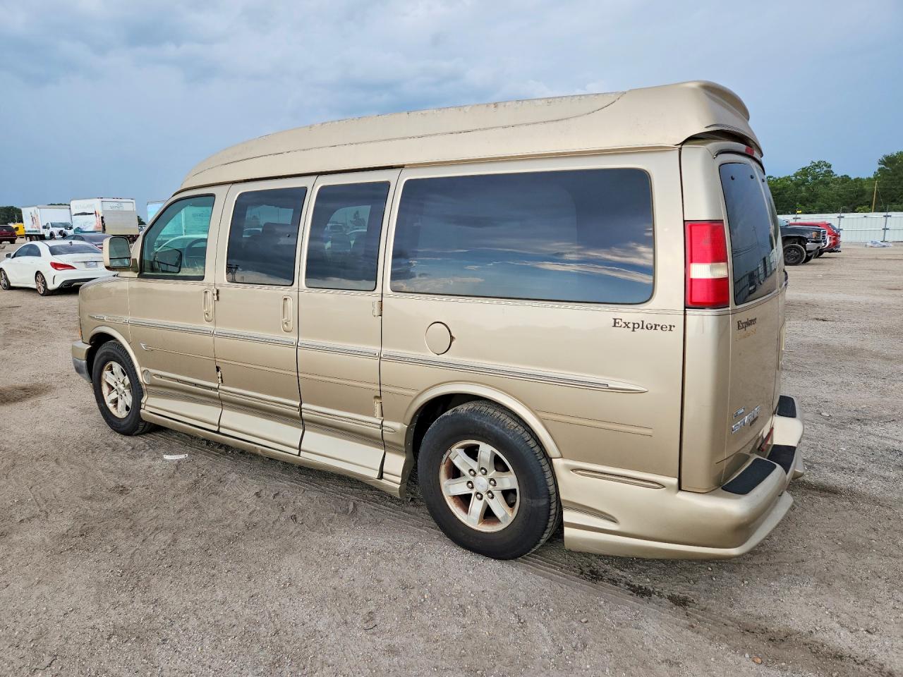 2010 Gmc Savana Rv G1500 4lt Tan vin: 1GDUGEB48A1112661