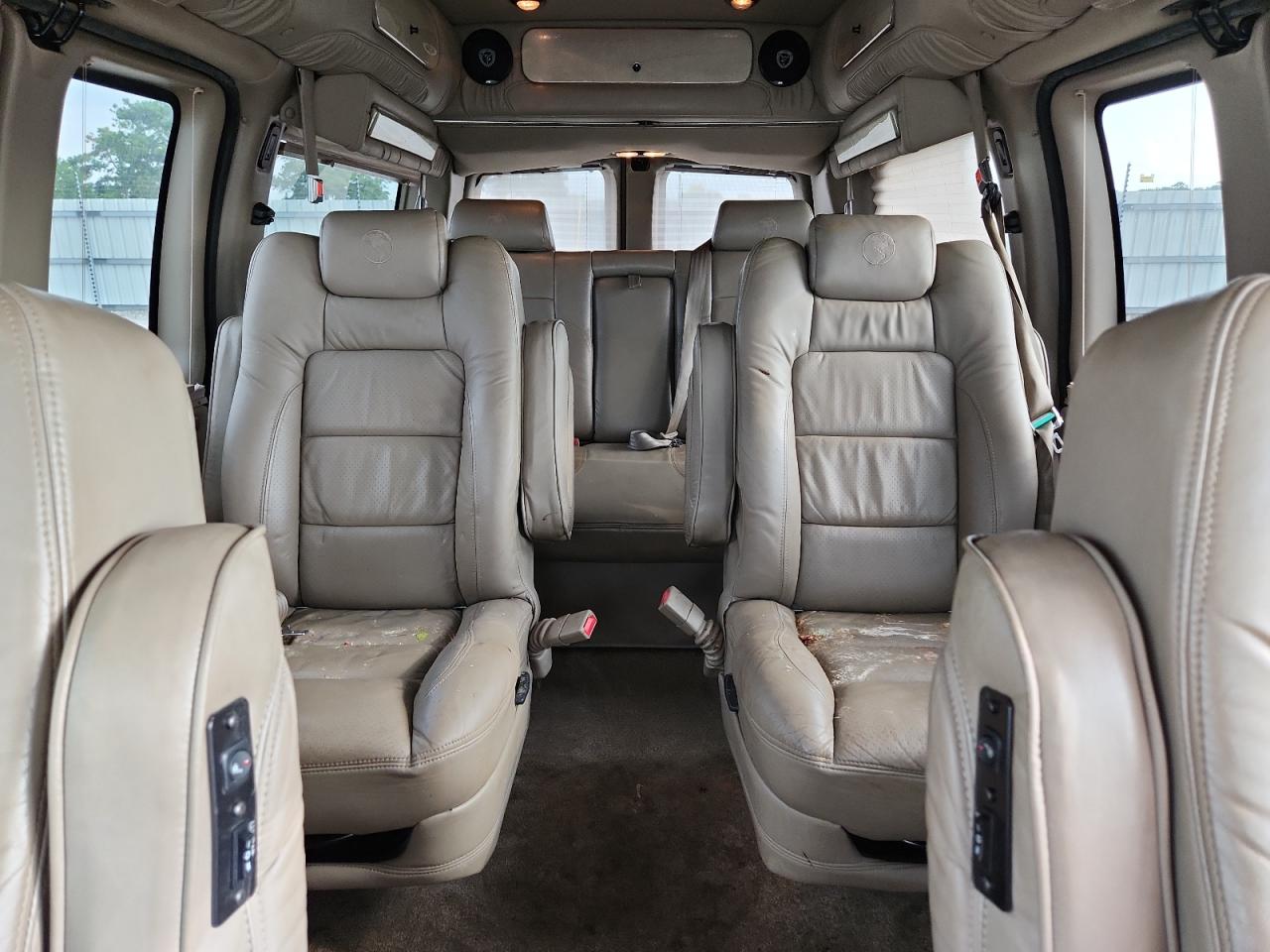 2010 Gmc Savana Rv G1500 4lt Tan vin: 1GDUGEB48A1112661 Damage: Left Rear Seat Cushion, Stained, Permanent