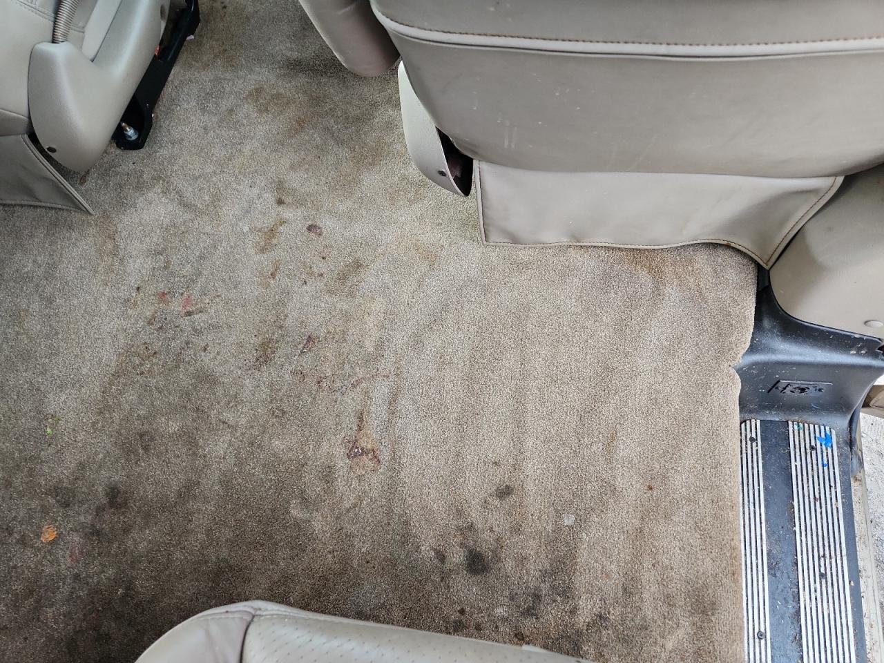2010 Gmc Savana Rv G1500 4lt Tan vin: 1GDUGEB48A1112661 Damage: Right Rear Carpet, Stained, Permanent