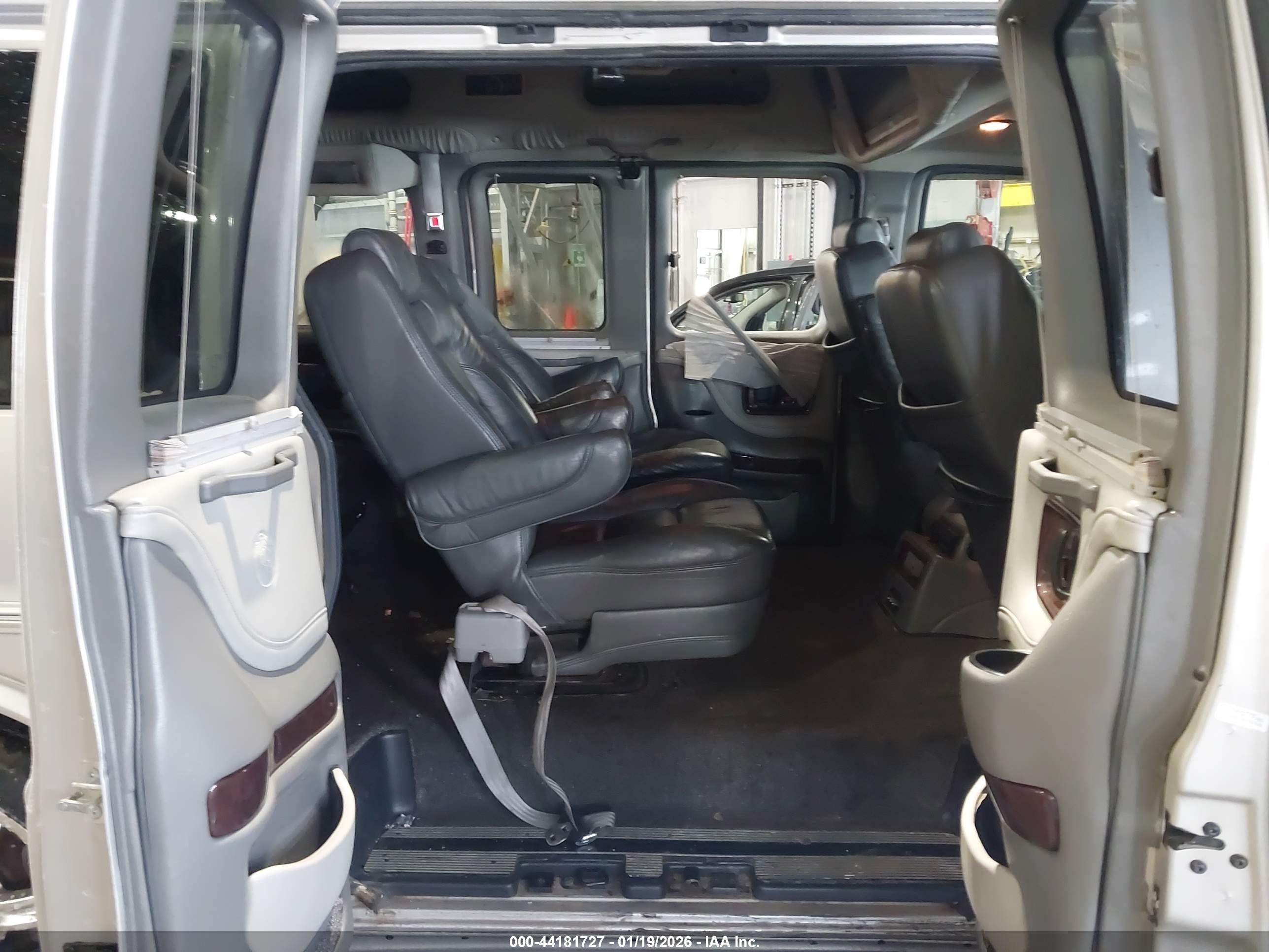 2010 Gmc Savana 1500 Upfitter Silver vin: 1GDUHEB47A1118111