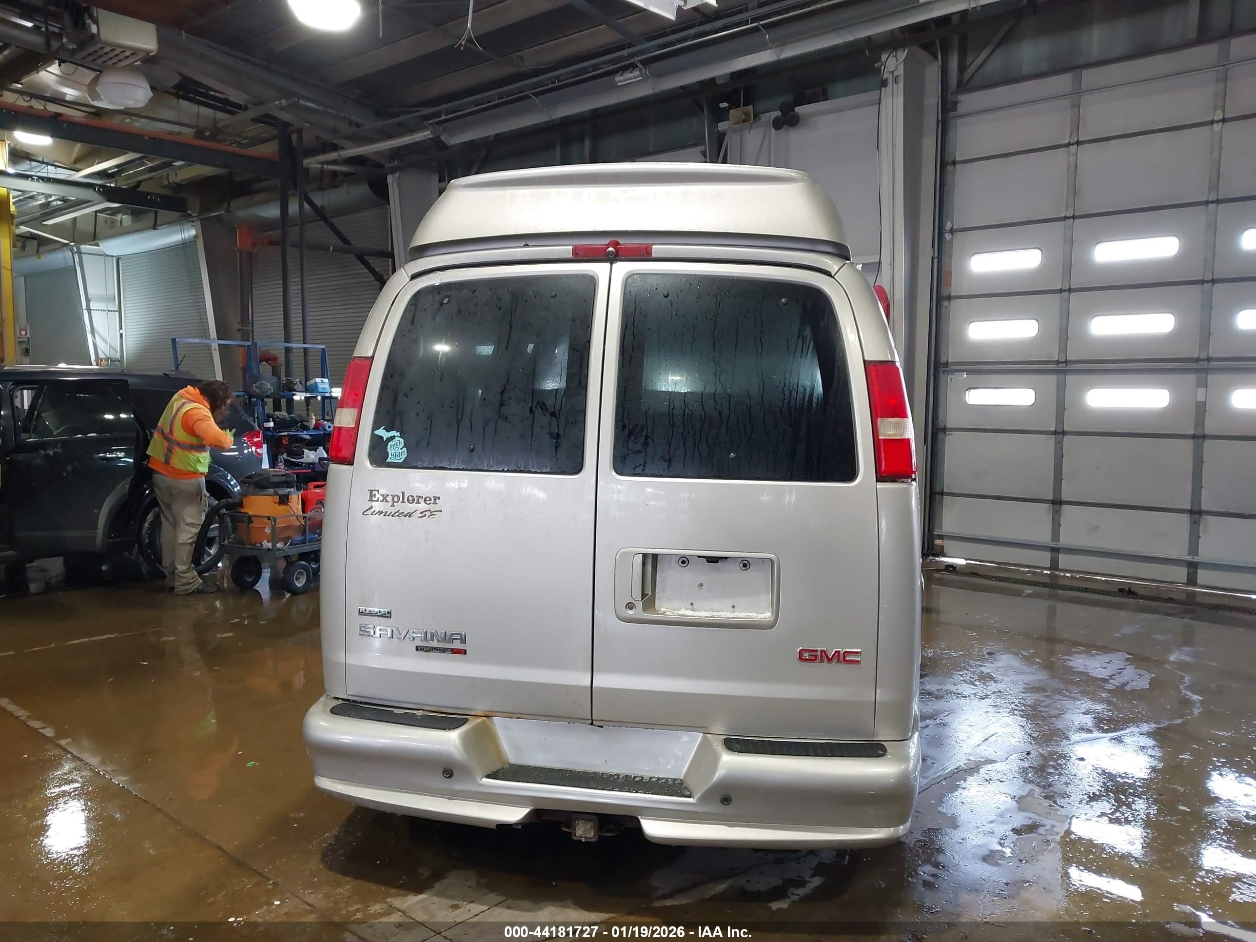 2010 Gmc Savana 1500 Upfitter Silver vin: 1GDUHEB47A1118111