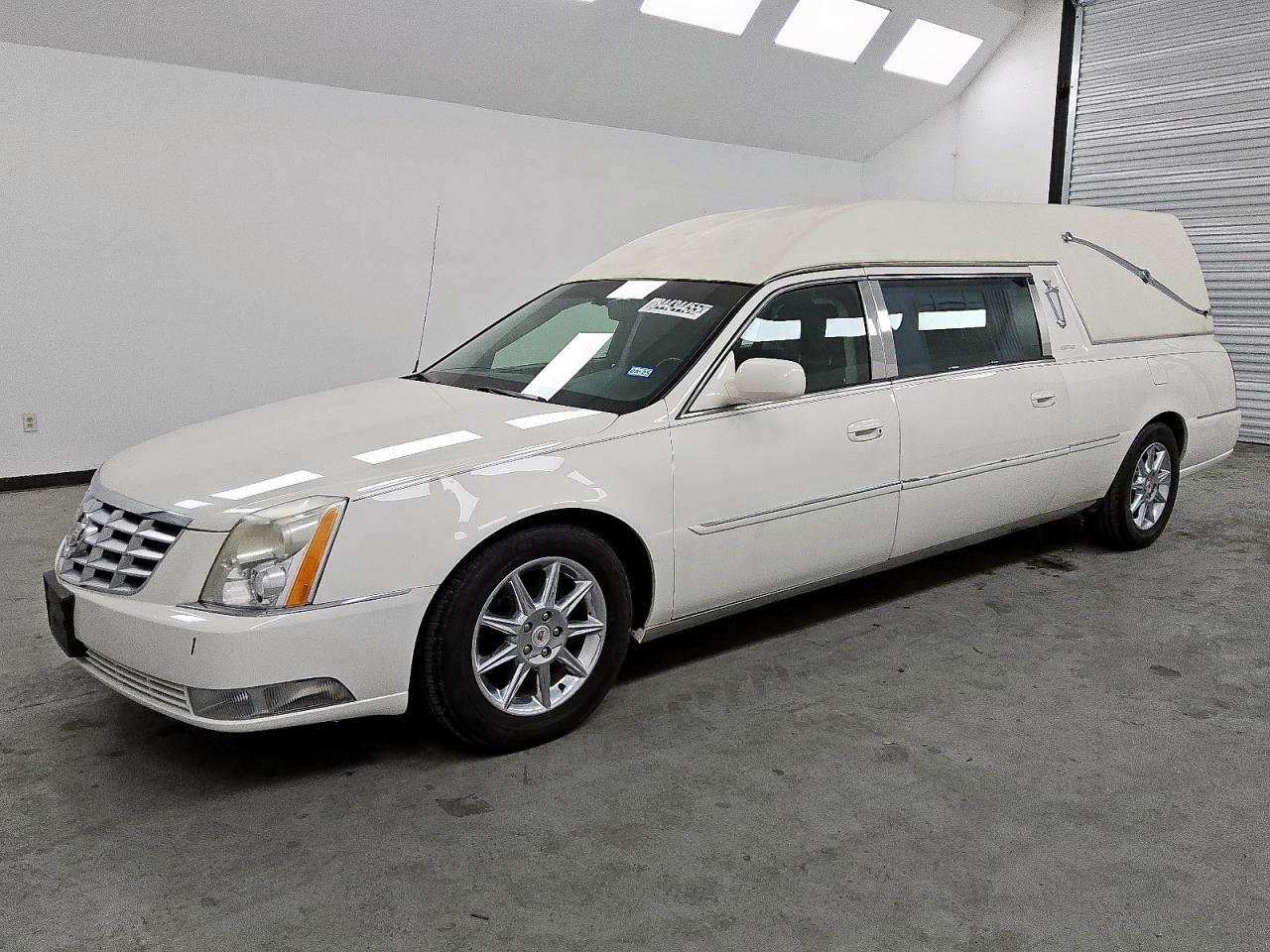 2011 Cadillac Professional Chassis White vin: 1GE7K9C65BU600027