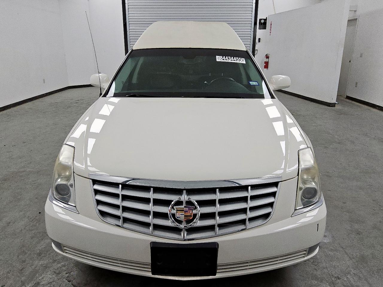 2011 Cadillac Professional Chassis White vin: 1GE7K9C65BU600027